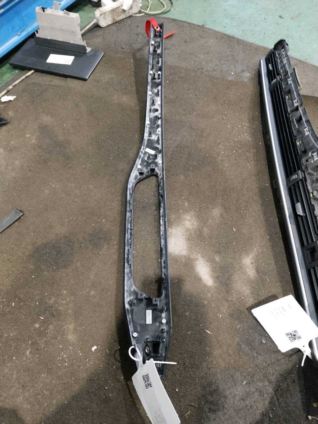8WD853190M Dashboard Trim Panel, Right