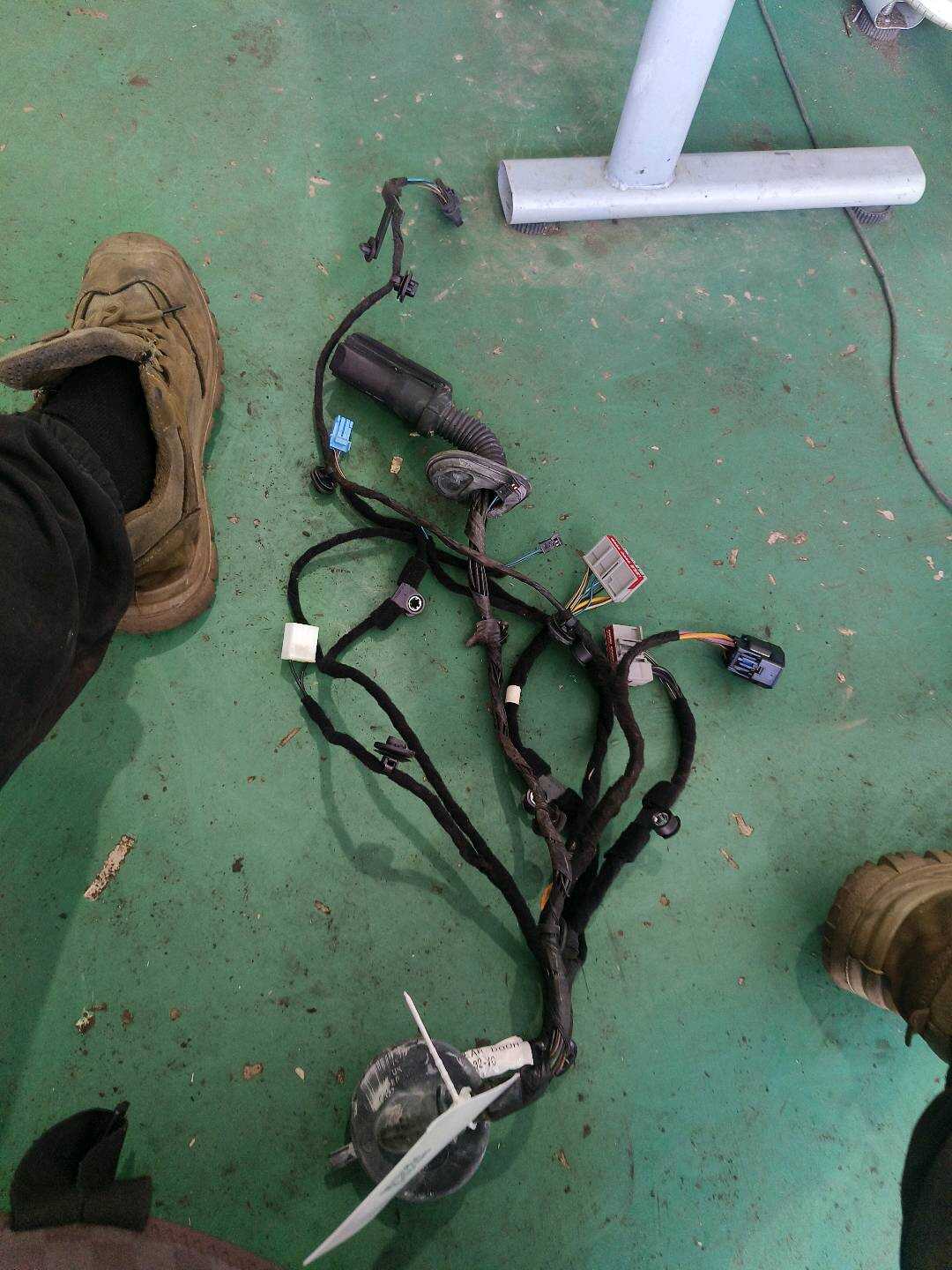T4A4166 Rear Door Wiring Harness, Right