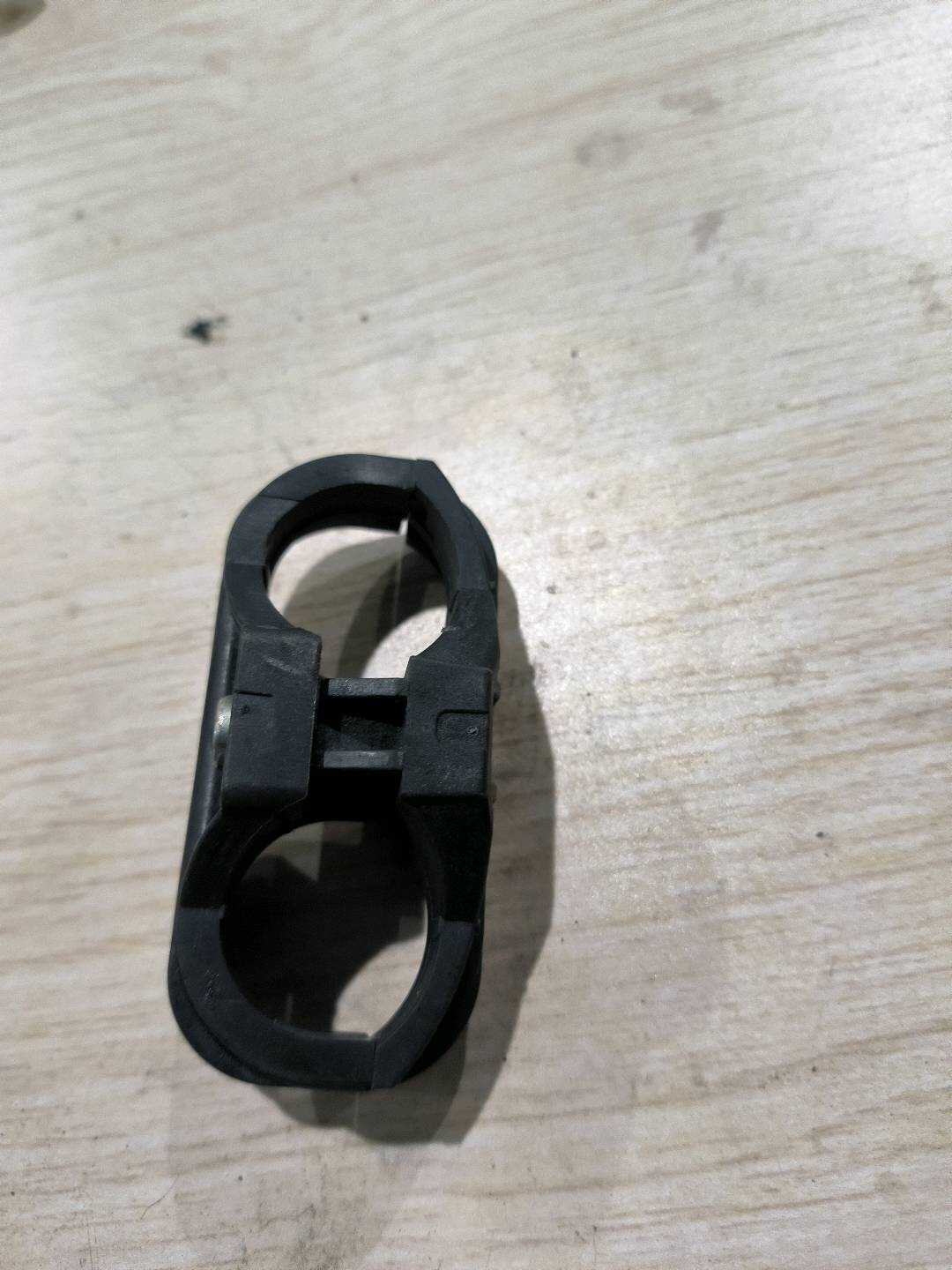 64113422668 Fastener