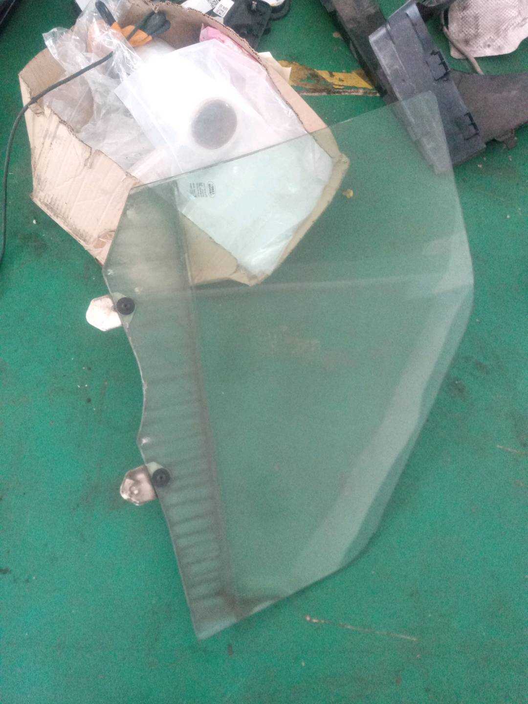 CUB500151 Front Door Glass, Left