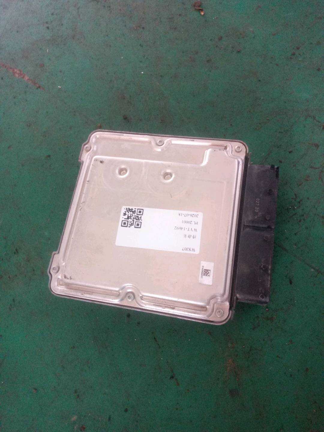 8W0907115K8WD 发动机电脑