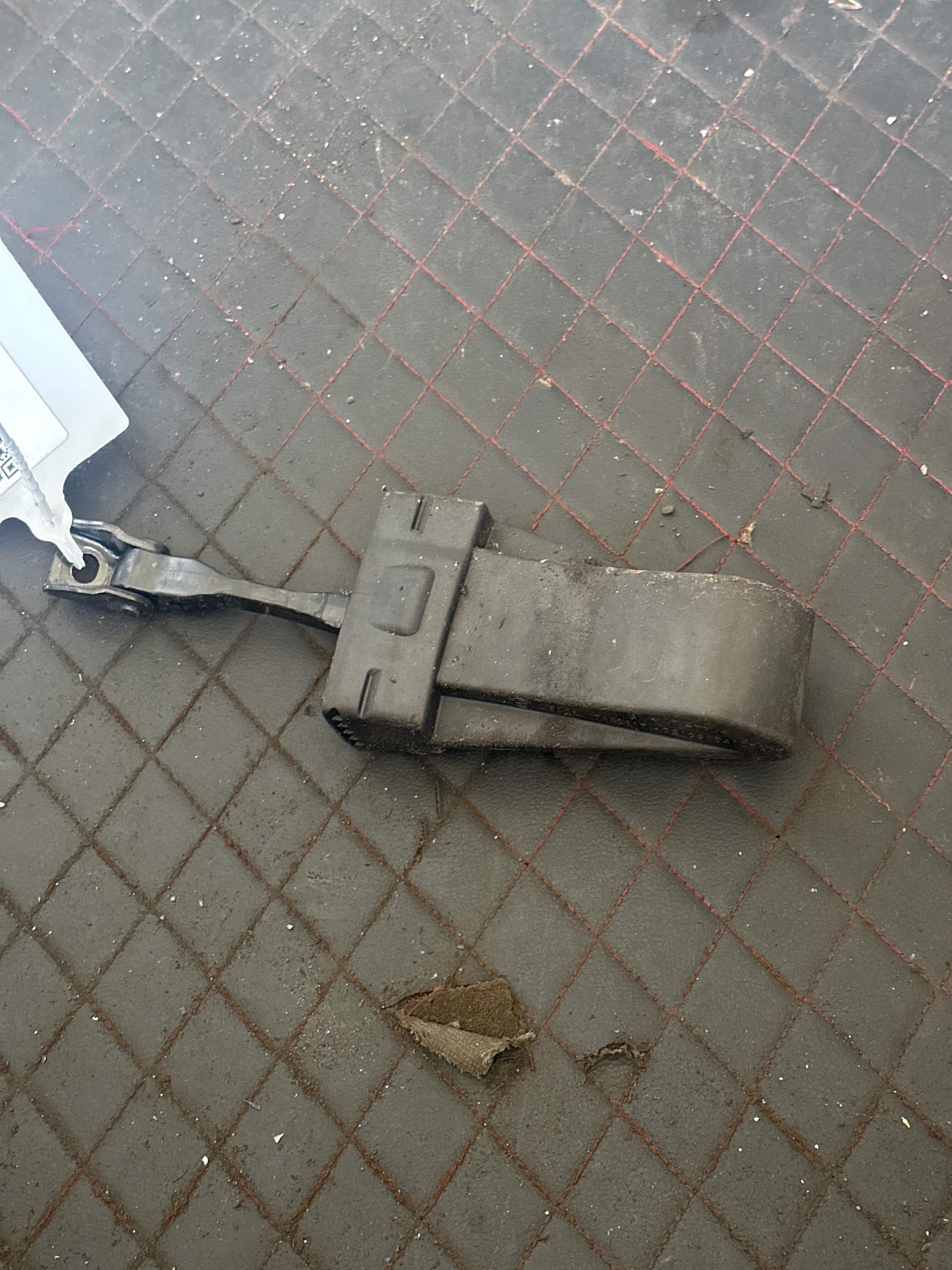 51227436006 后门限位器（右）