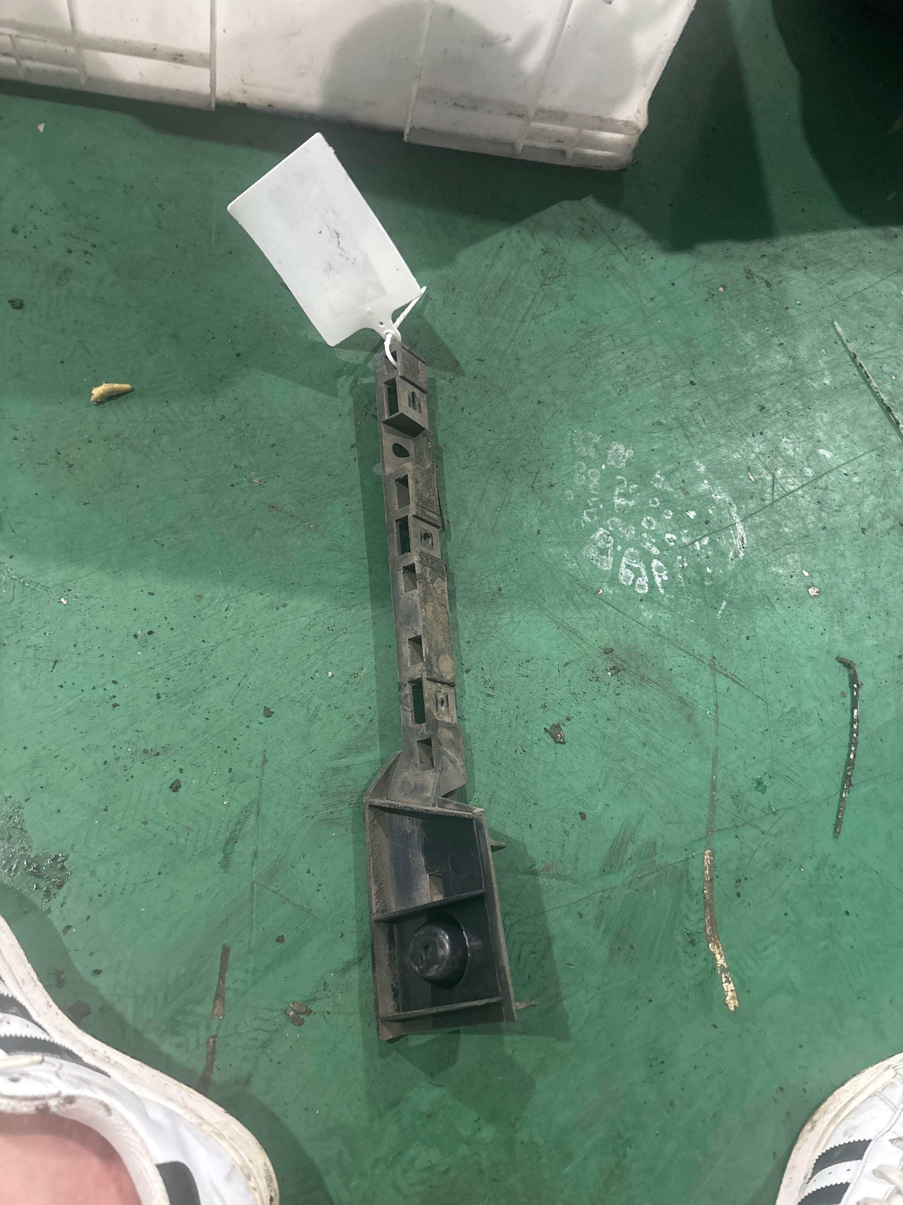 51777184356 侧门槛加强筋(右)