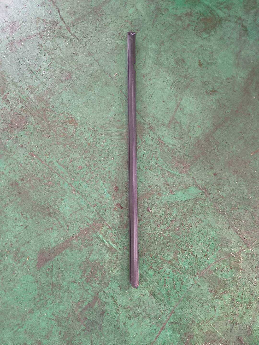 84032653 Front Door Window Molding (Right Inner)