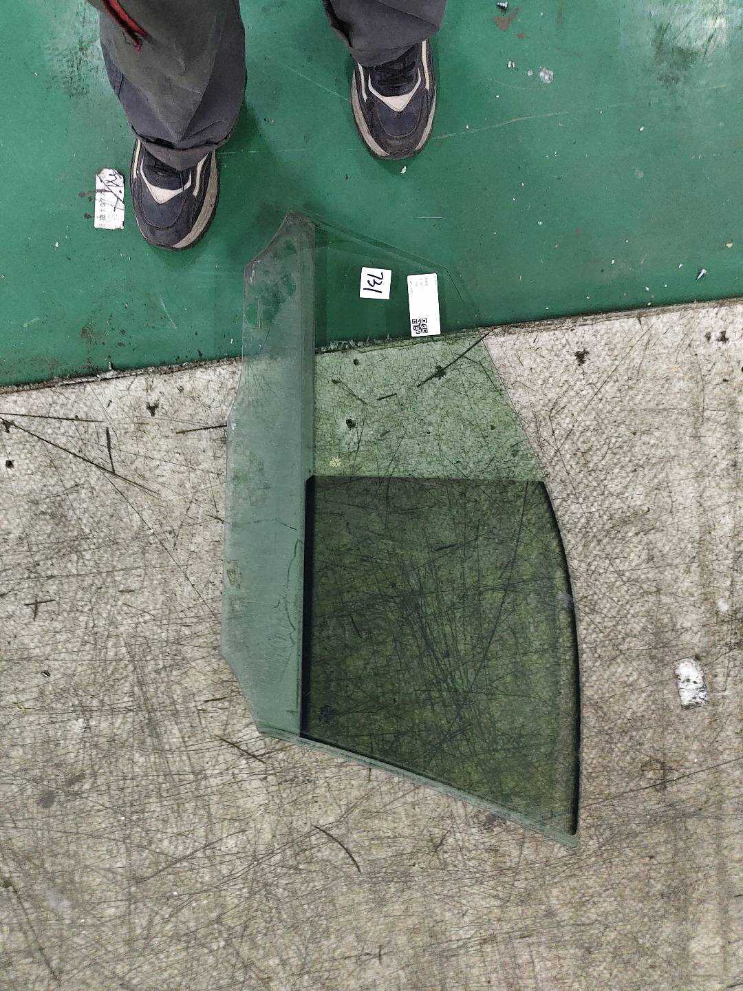 A2047250800 Front Door Glass, Right
