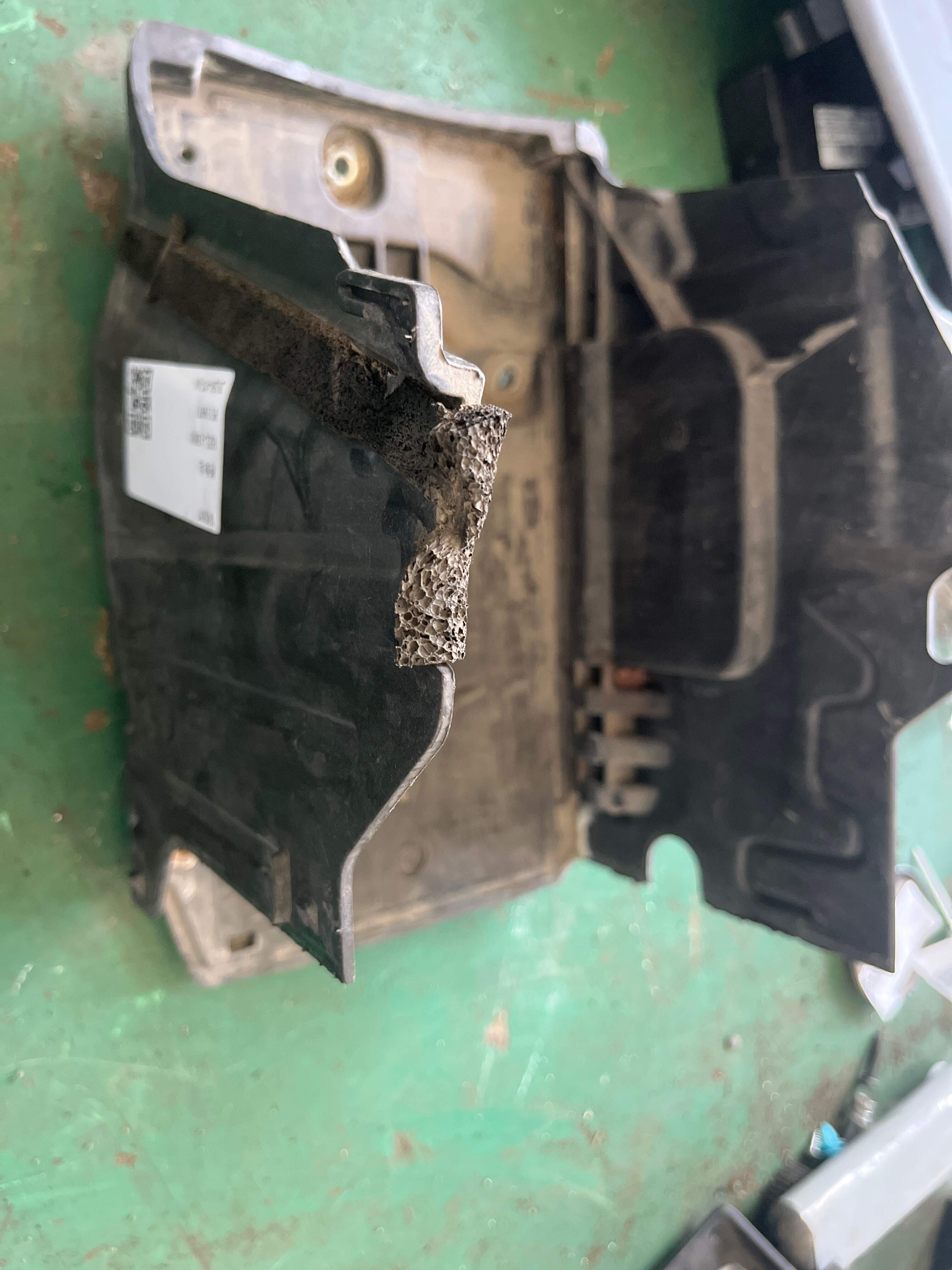 LR023753 Battery Tray