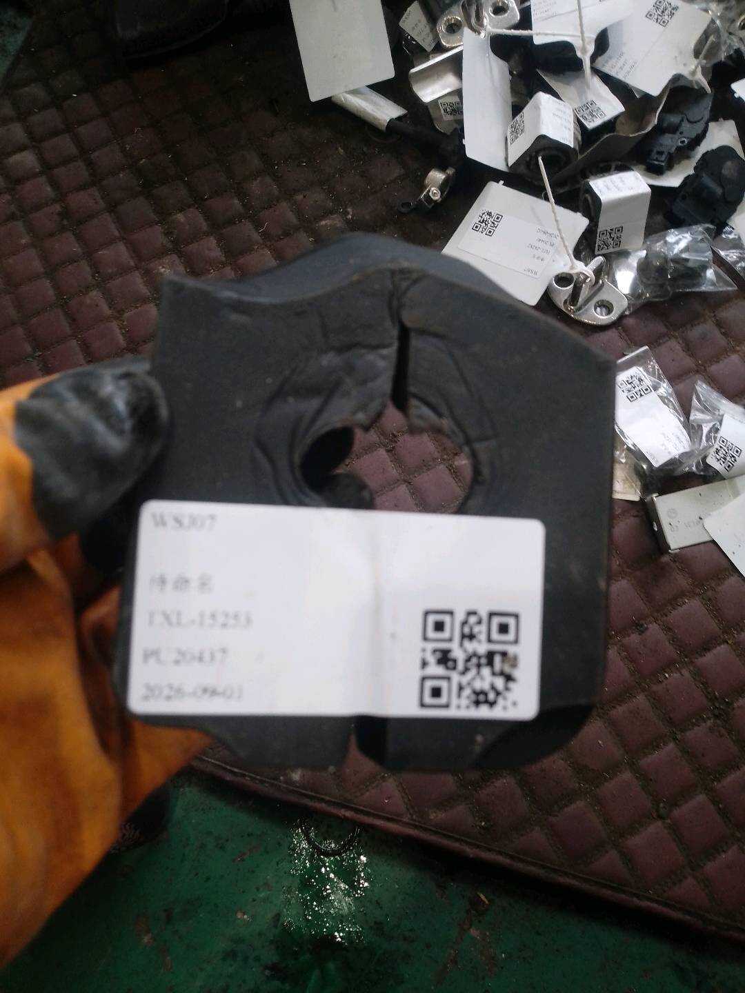 61139175318 密封条(左)