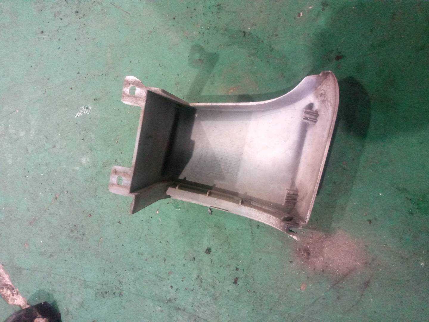 A6366940425 尾盖铰链饰盖(左)