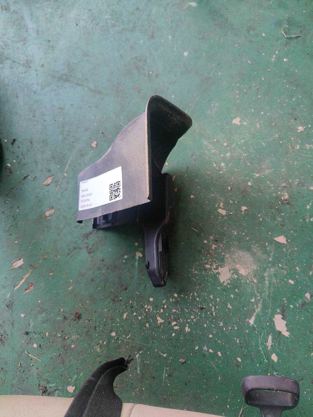 A24691906009H68 驾驶员座椅底座滑轨饰盖(左后)