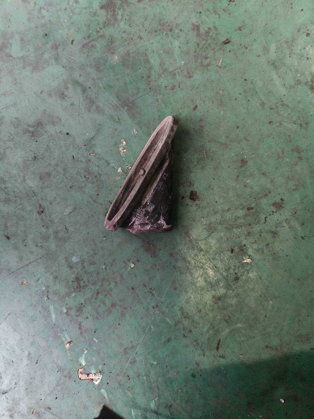 64316964415 前悬挂托架套管 左
