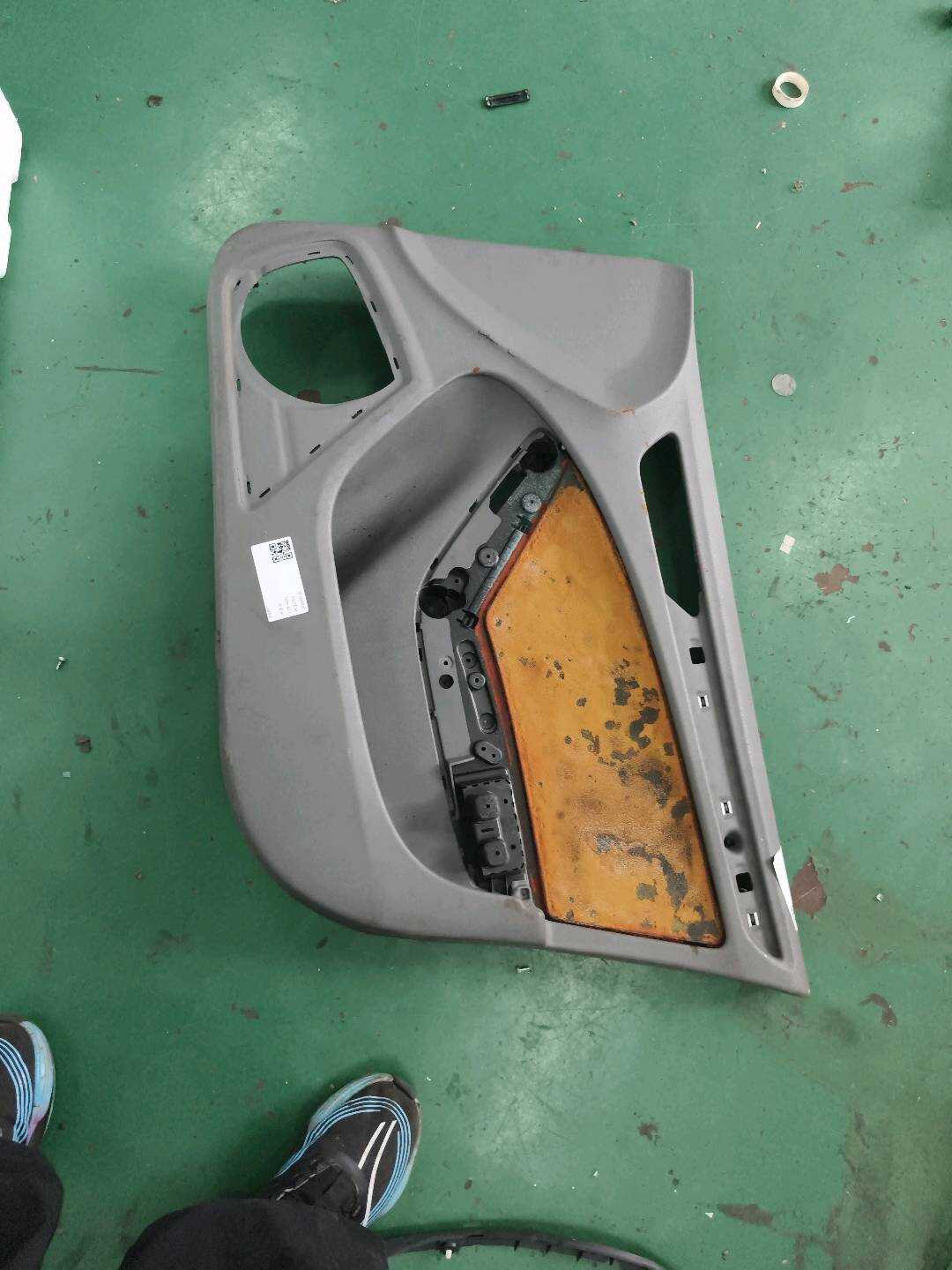 L8K0867104D1CR Front Door Trim Panel, Right
