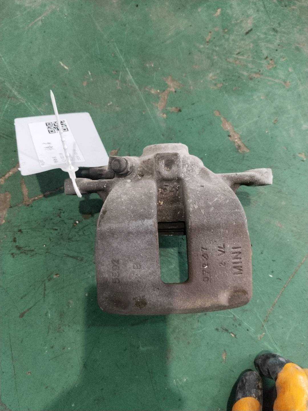 34116778336 前制动分泵(右)
