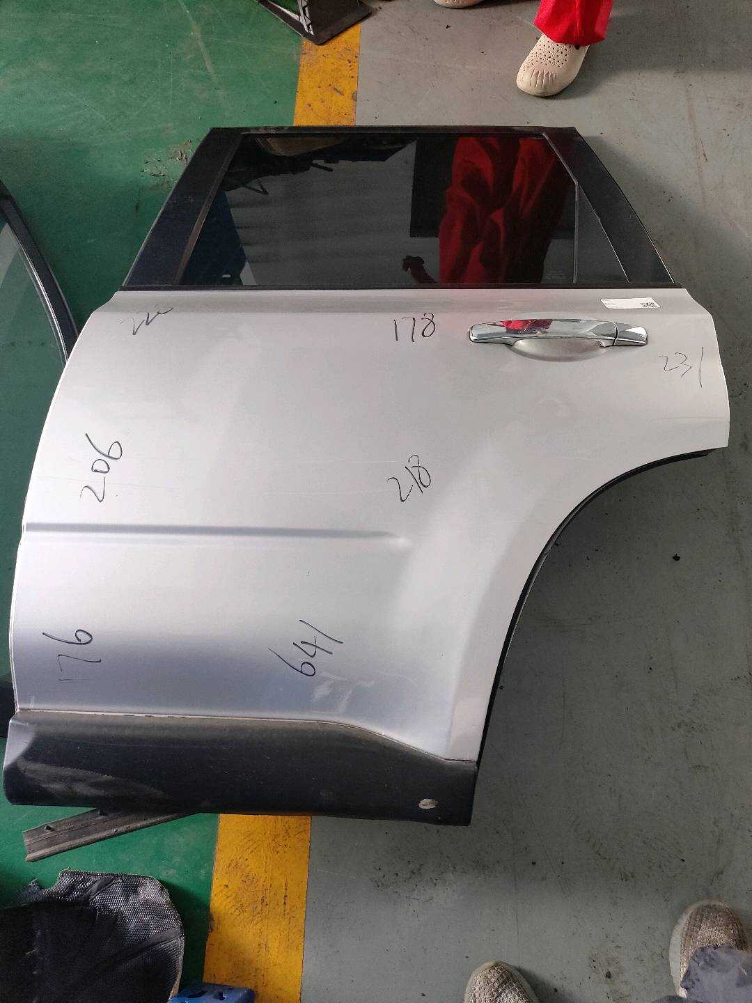 H21011DAMA 后门壳(左)