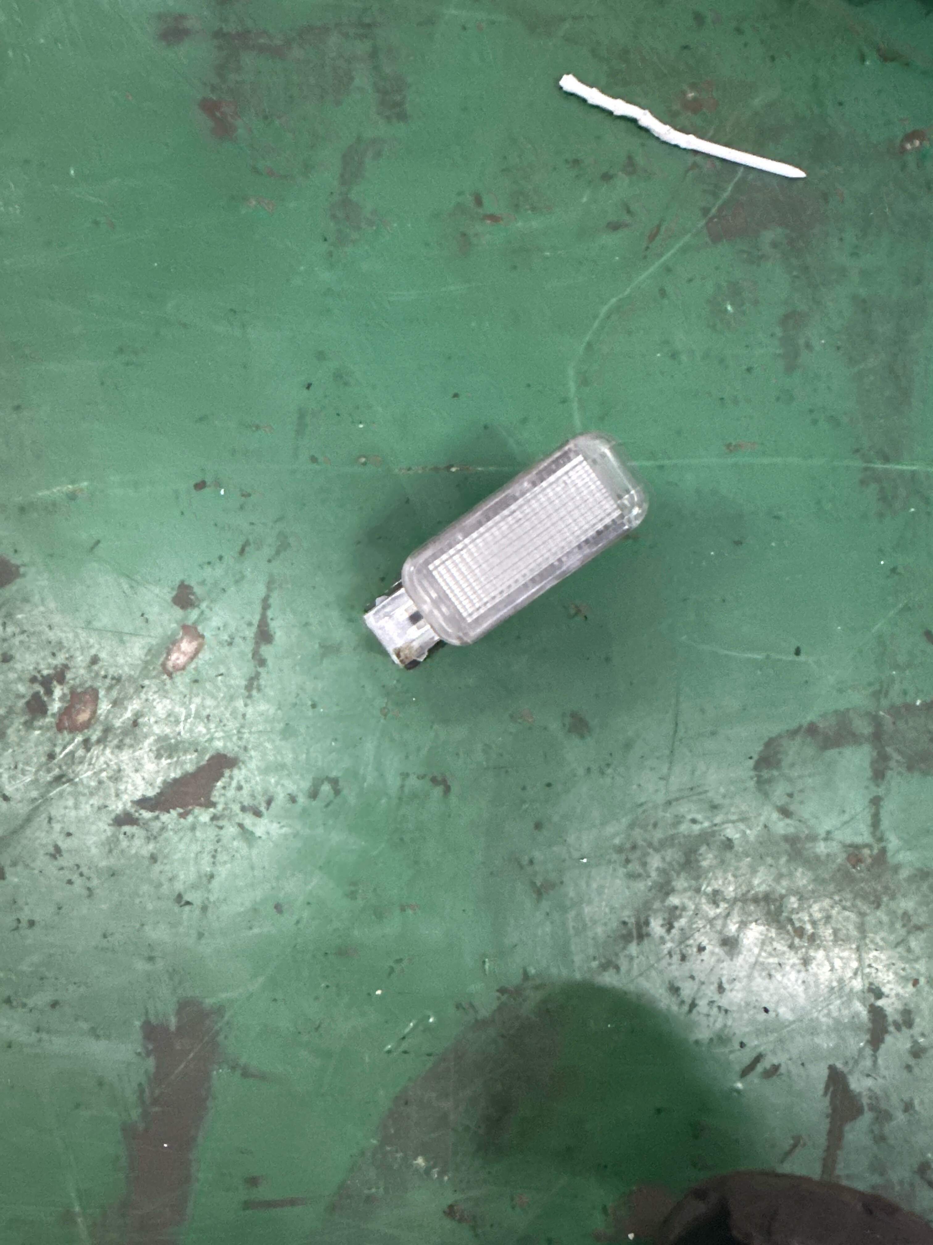 6Y0947411 前车门灯(左)