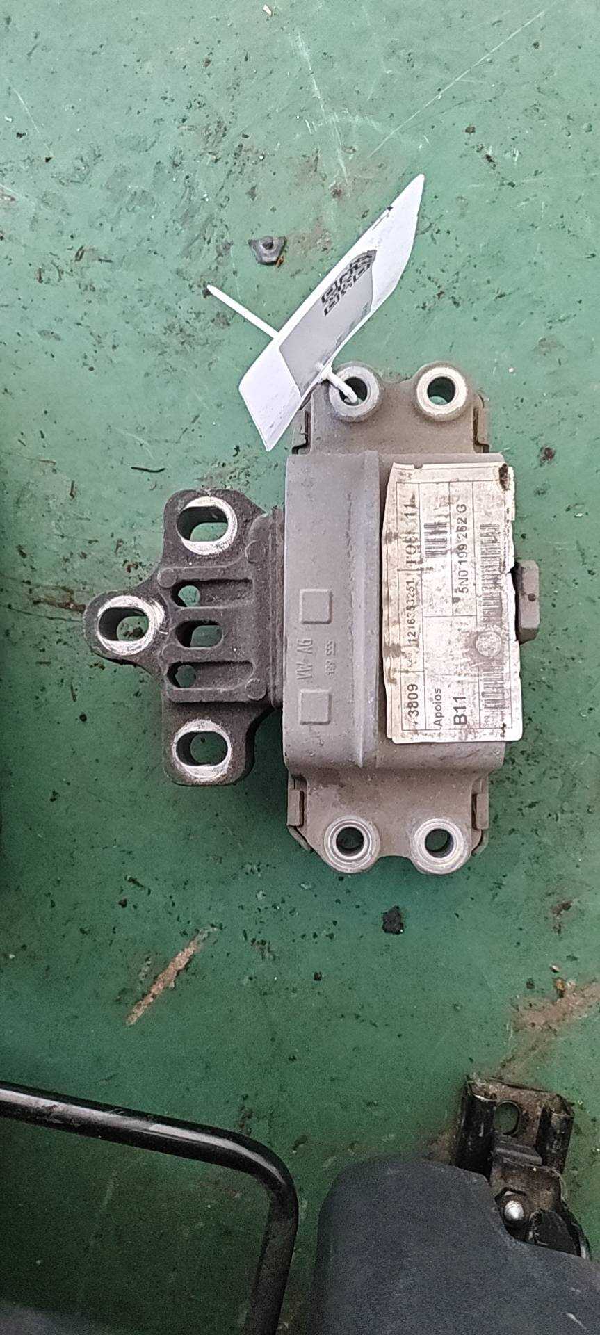 7N0199555C 发动机机脚胶(左)