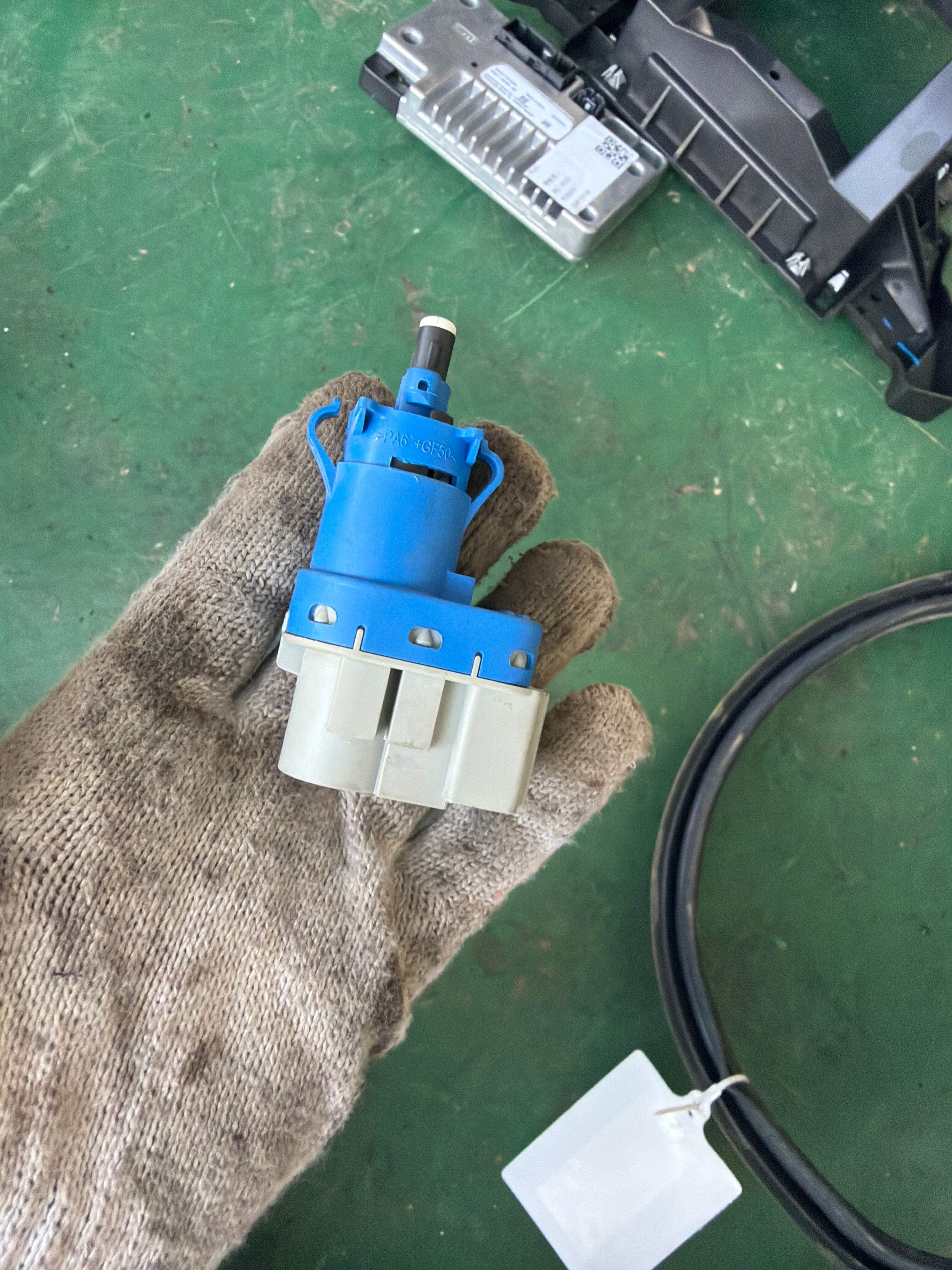 8T4T9G854AA Brake Light Switch