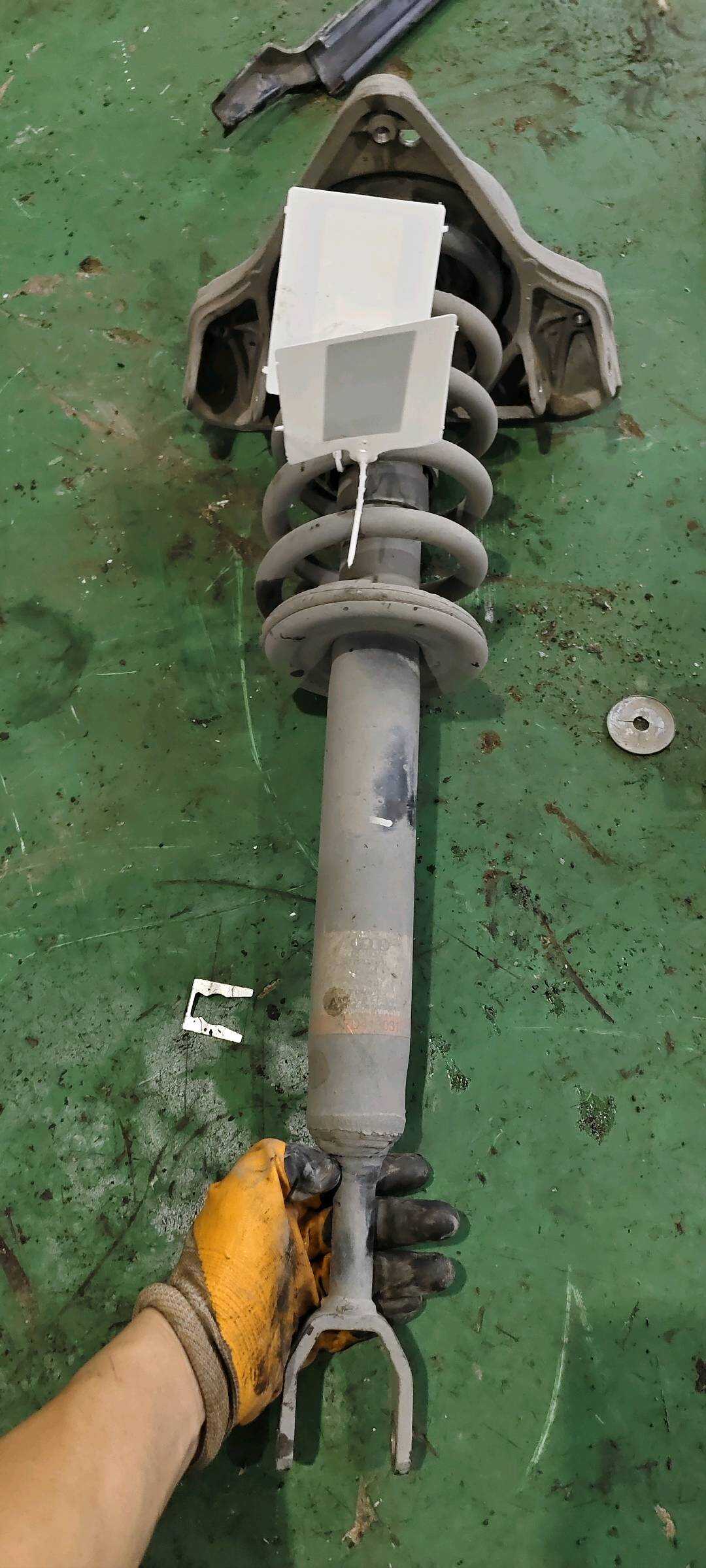 L4FD413031 前减震器总成(右)