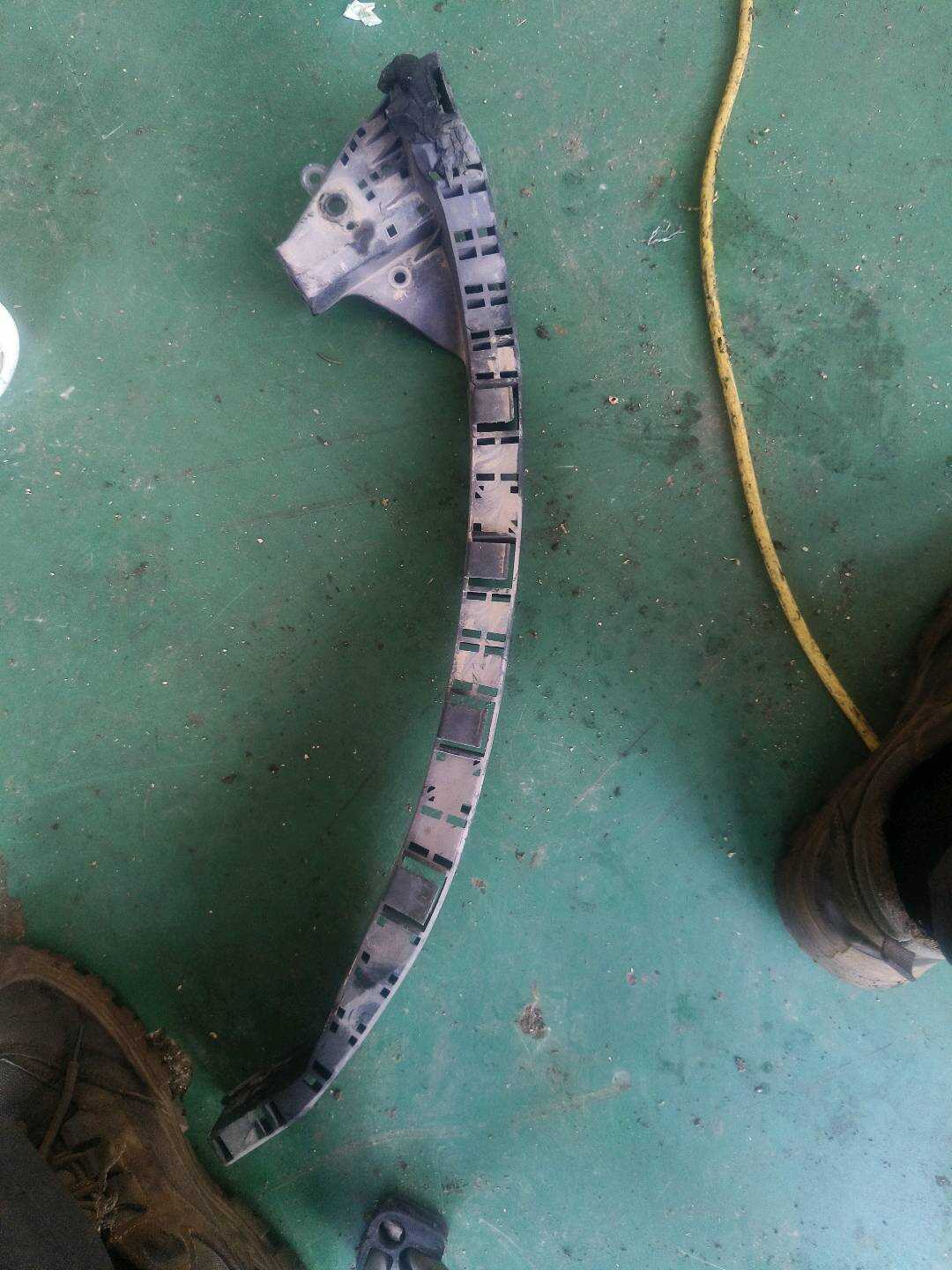 71140TL0G01 前大灯支架(右)