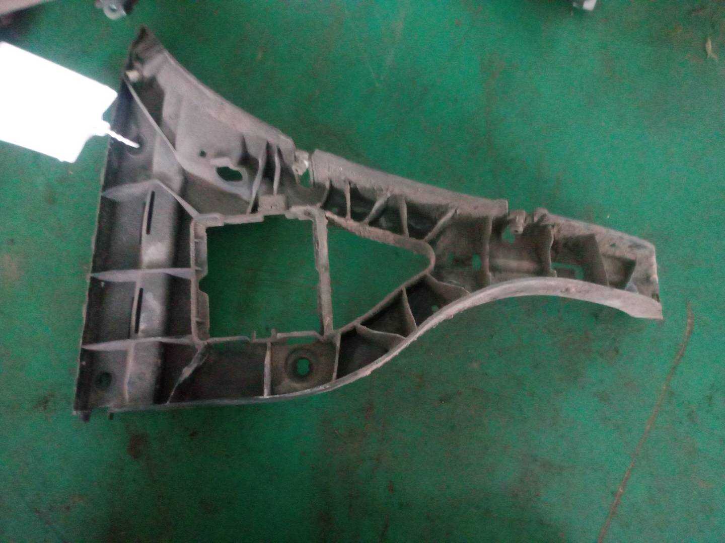 C2D17885 Rear Bumper Bracket Right Outer