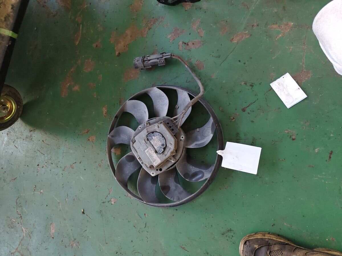 7L0959455F Radiator Fan, Left