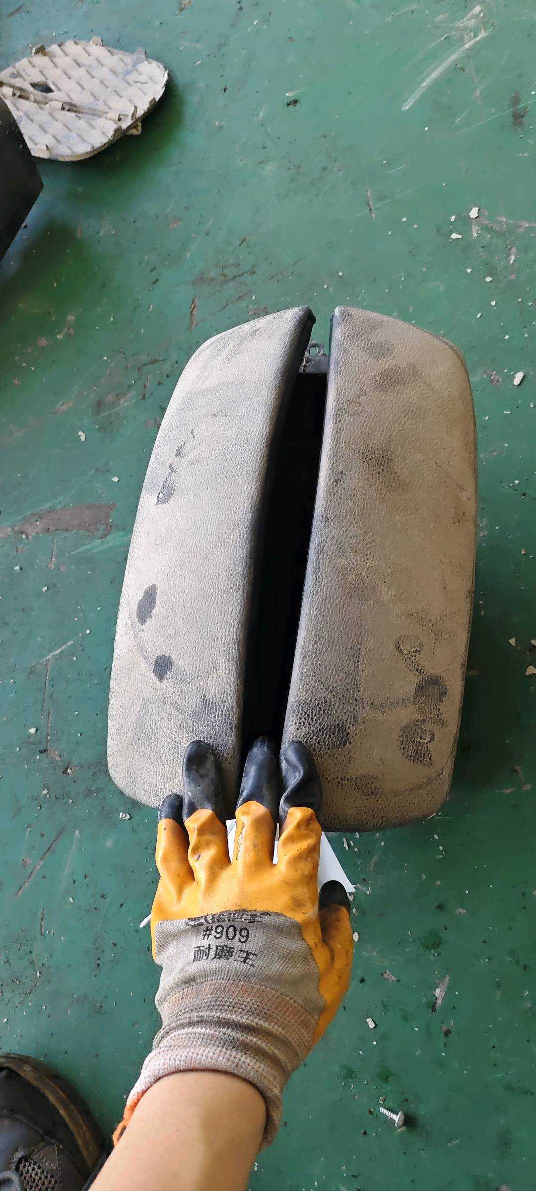 51166973458 Center Console Armrest, Right