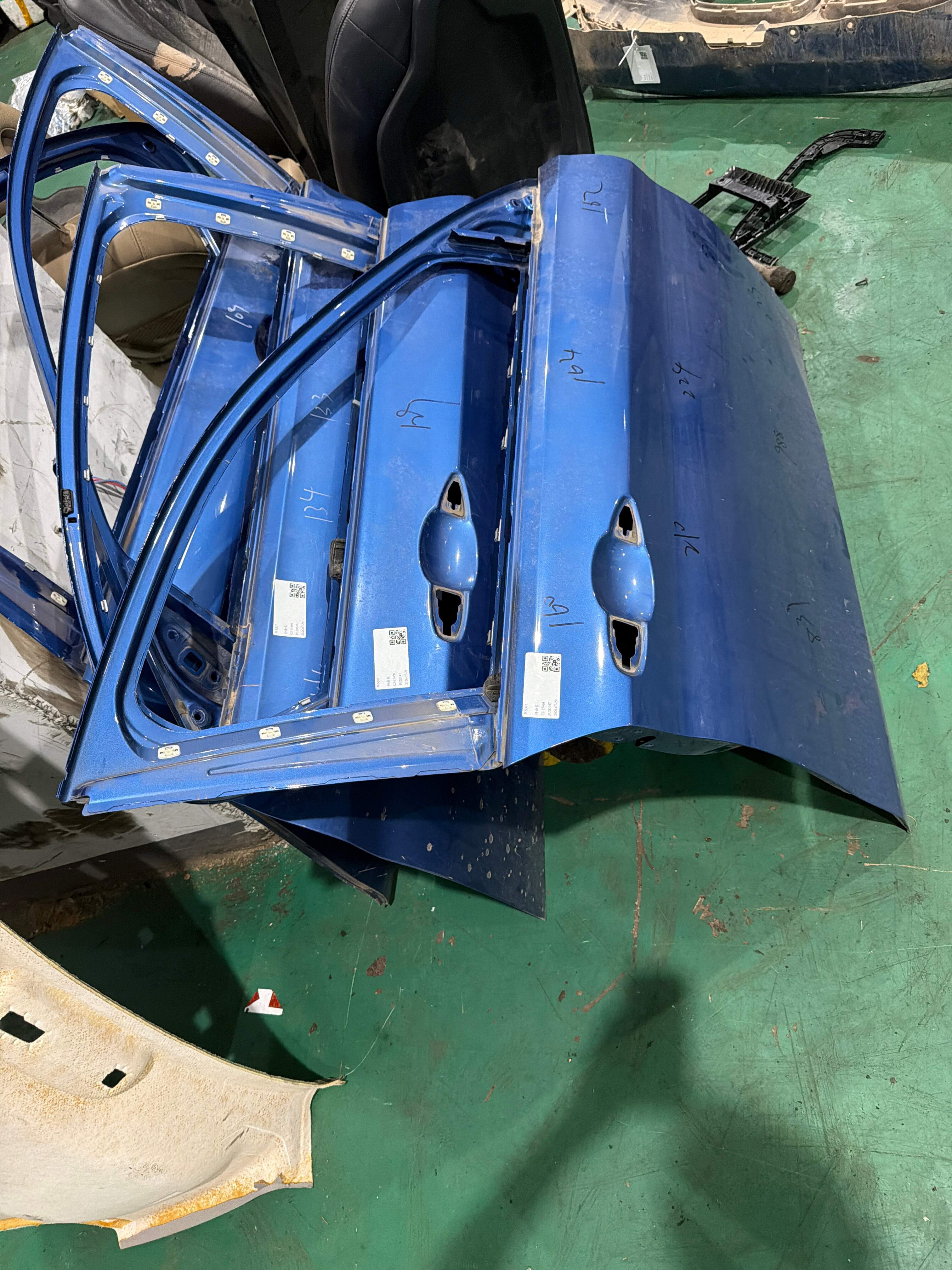 41007477090 前门壳(右)