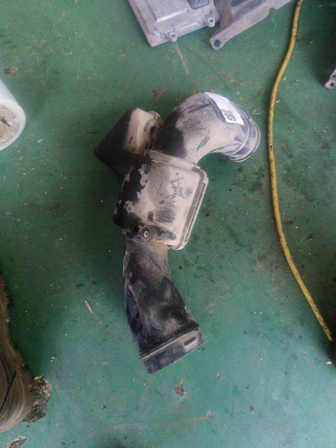 17250RL6E00 空气谐振器进气管