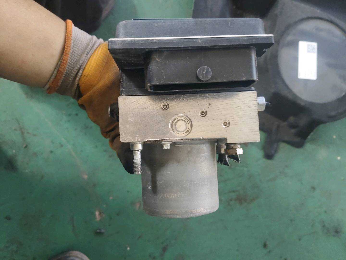 C2D32149 ABS Pump Assembly