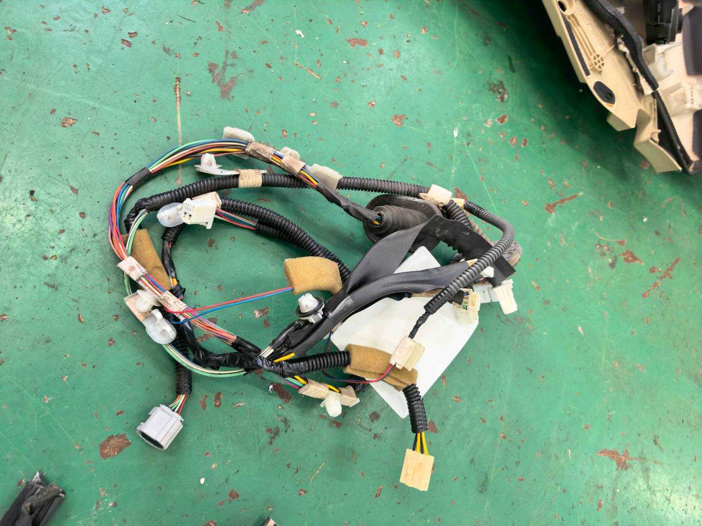 8215433210 Rear Door Wiring Harness, Left