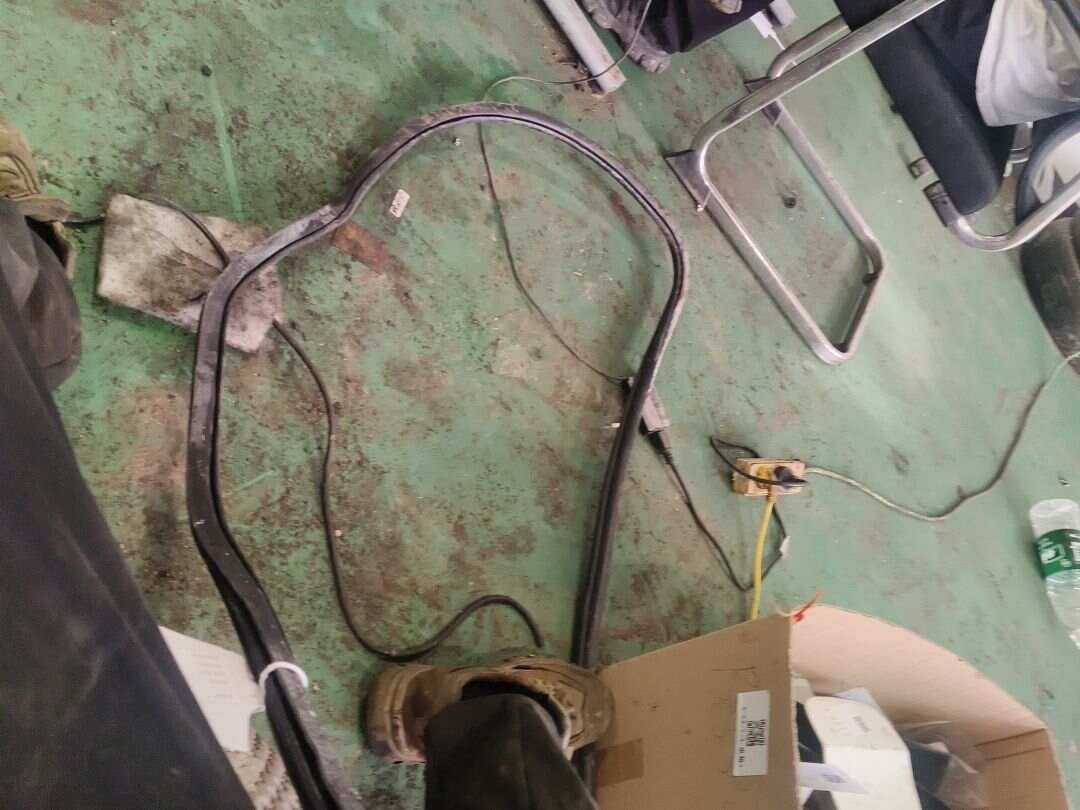 L8R0837911G 前门车门密封胶条