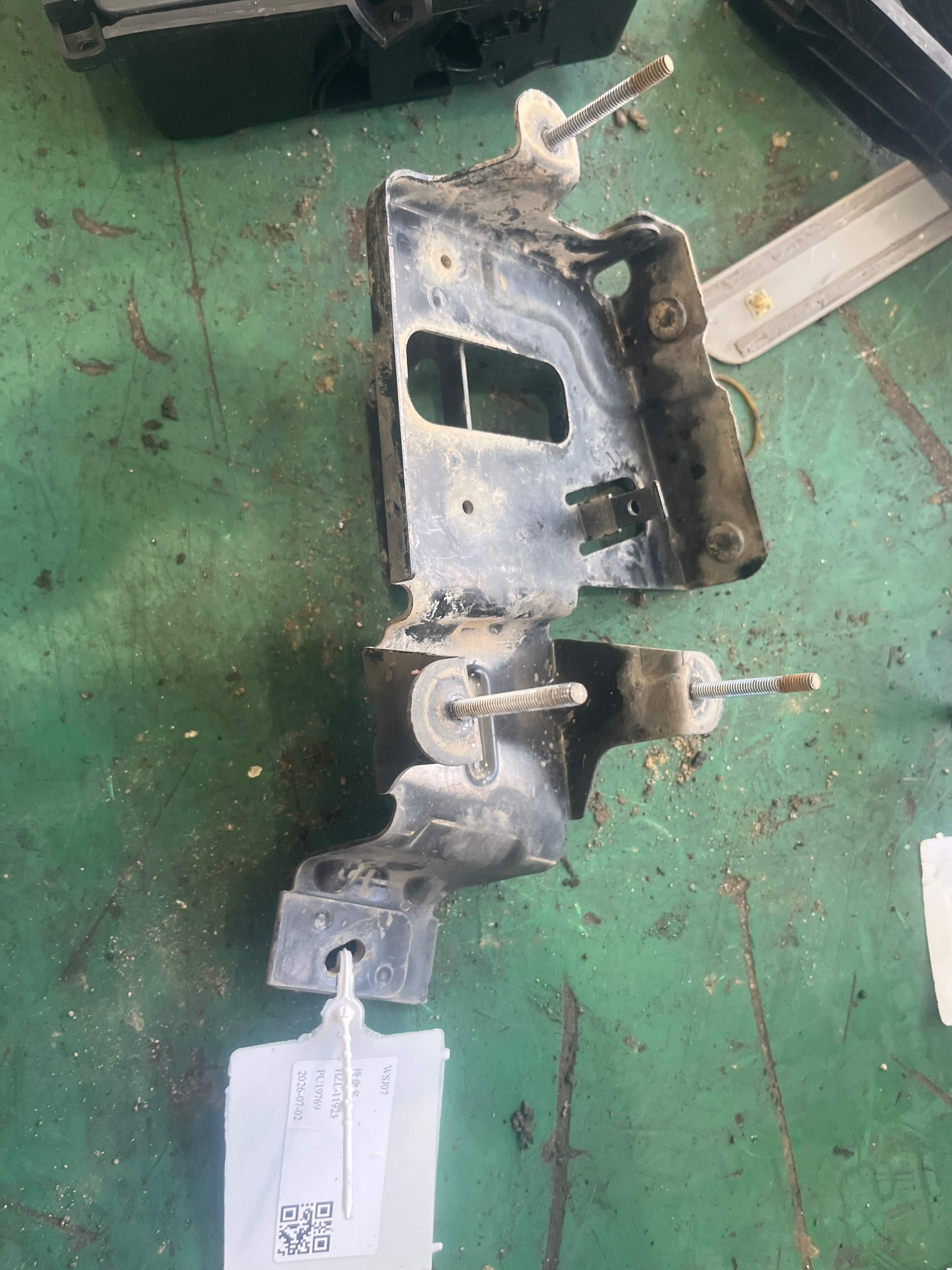 A1663200143 Shock Absorber Air Pump Bracket