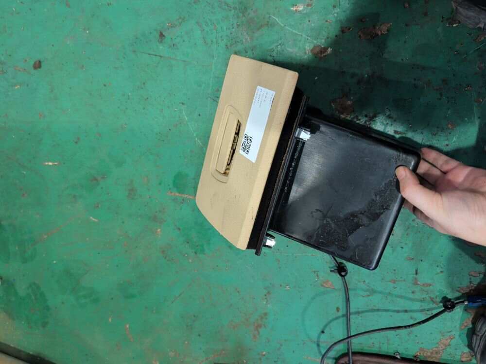 51459183128 仪表台杂物箱盖(左)