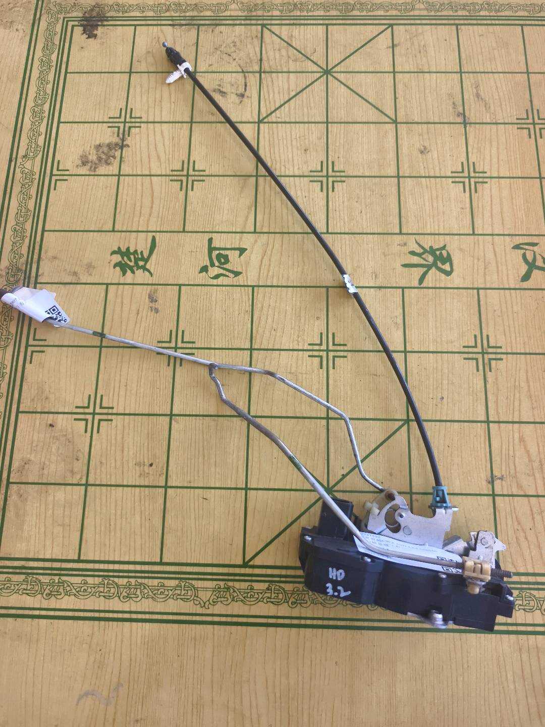 93737592 前门锁总成(右)