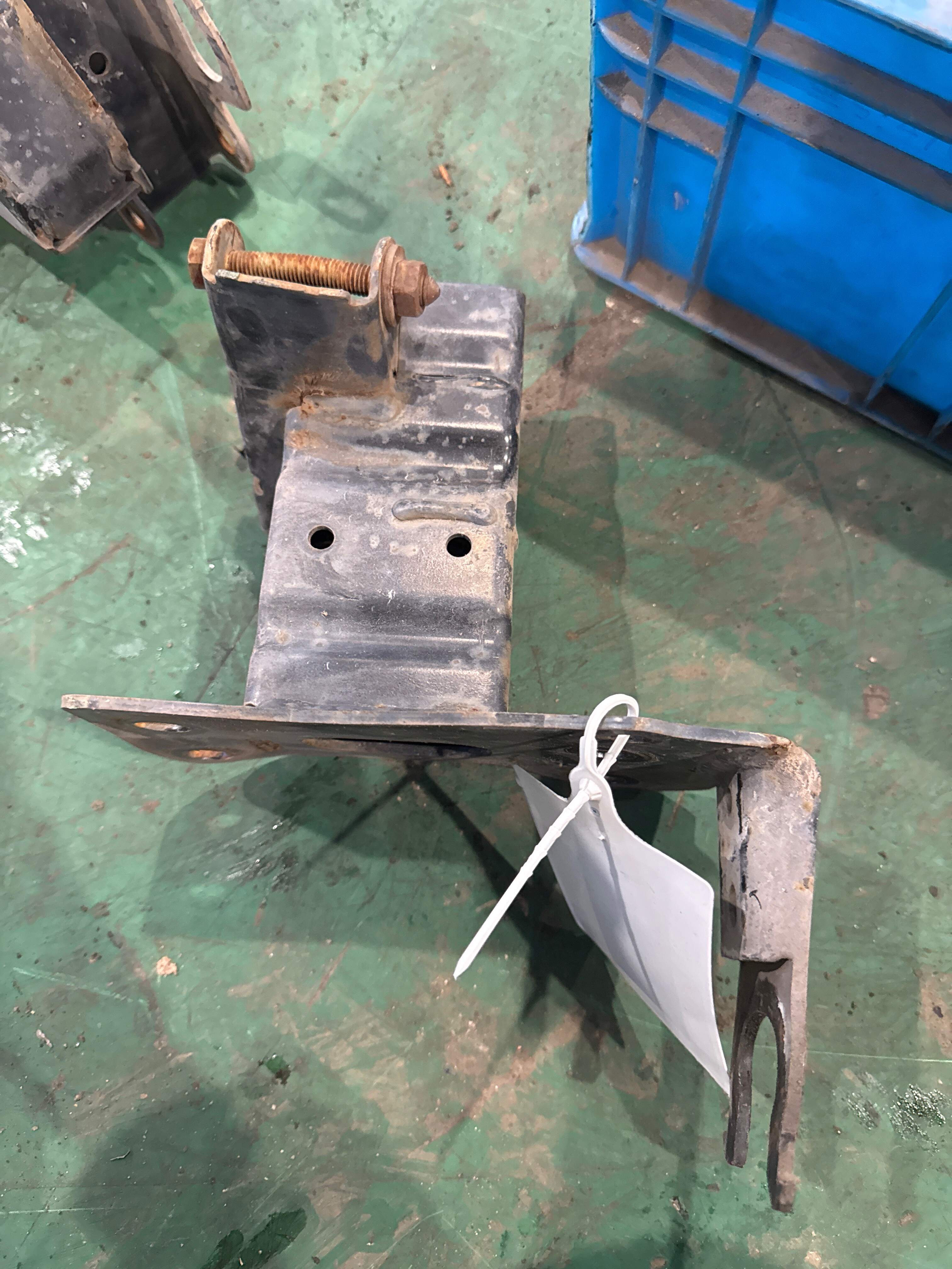 4L0807134C Front Bumper Frame Bracket, Right