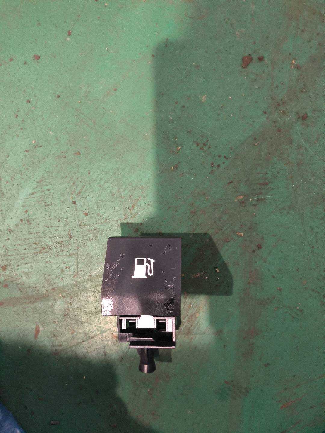 101803569101742 加油口盖内开启手柄