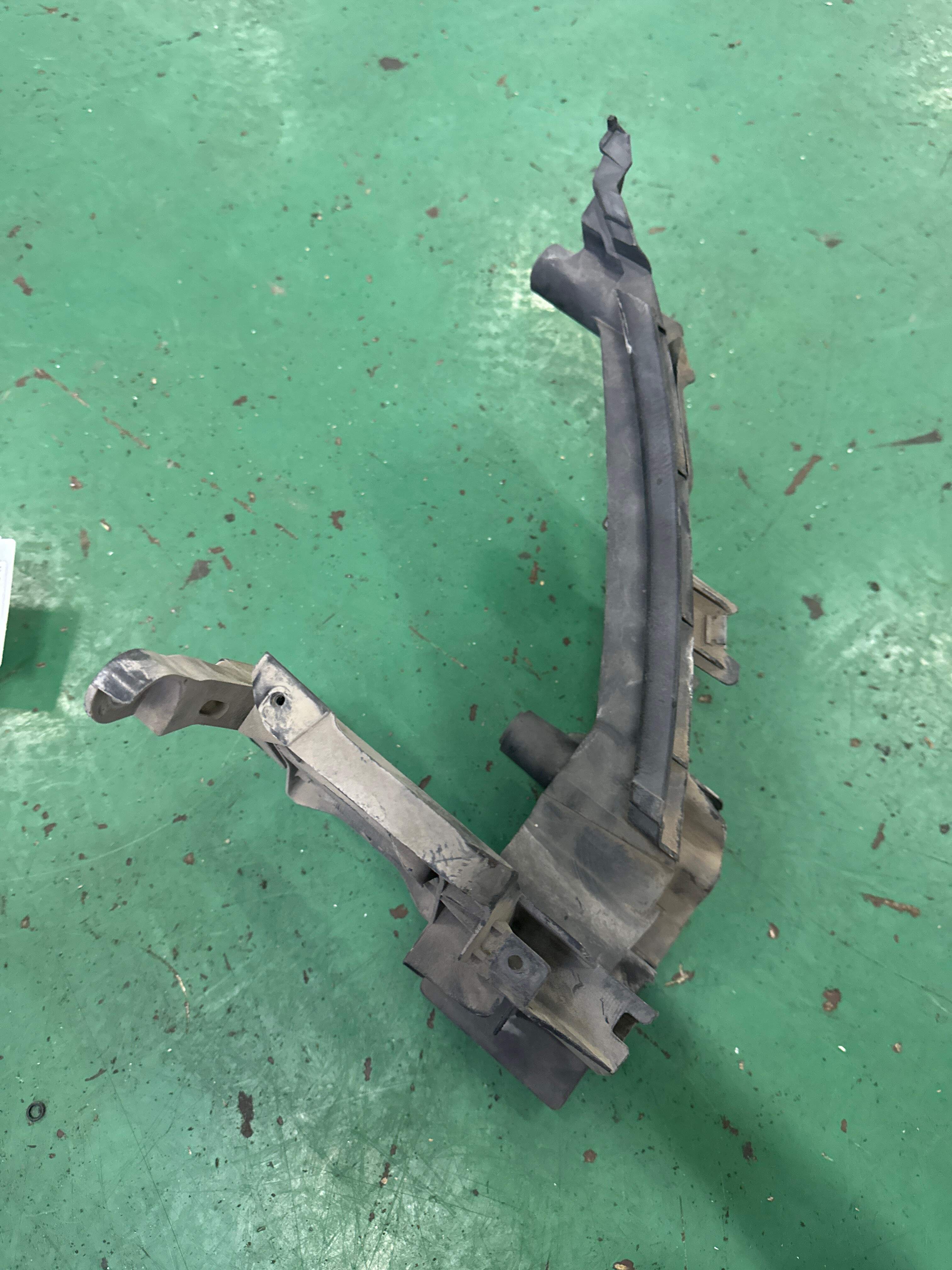L8R0805607 Front Headlight Bracket, Left