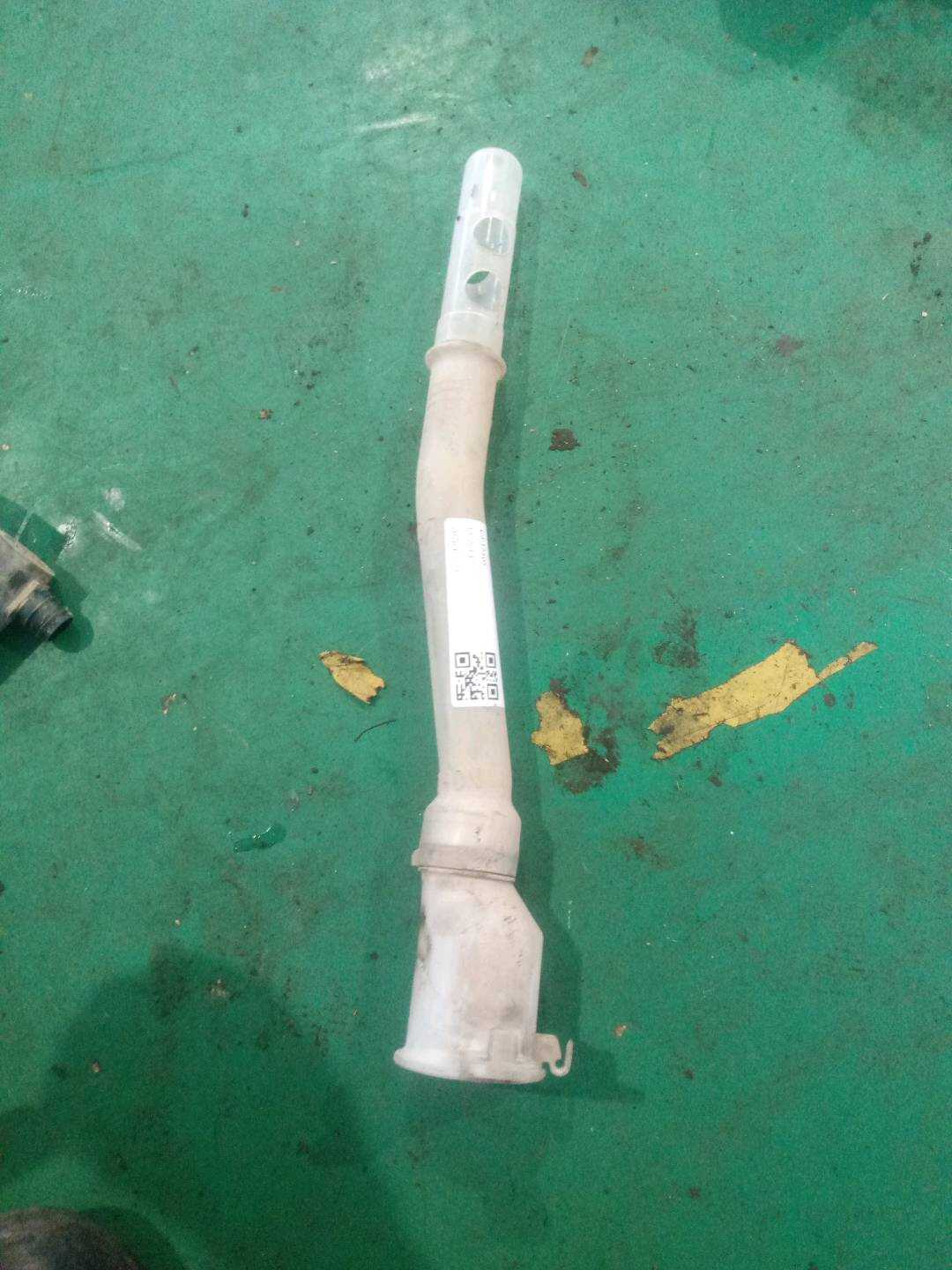 853010G010 前风挡雨刮水壶加注管