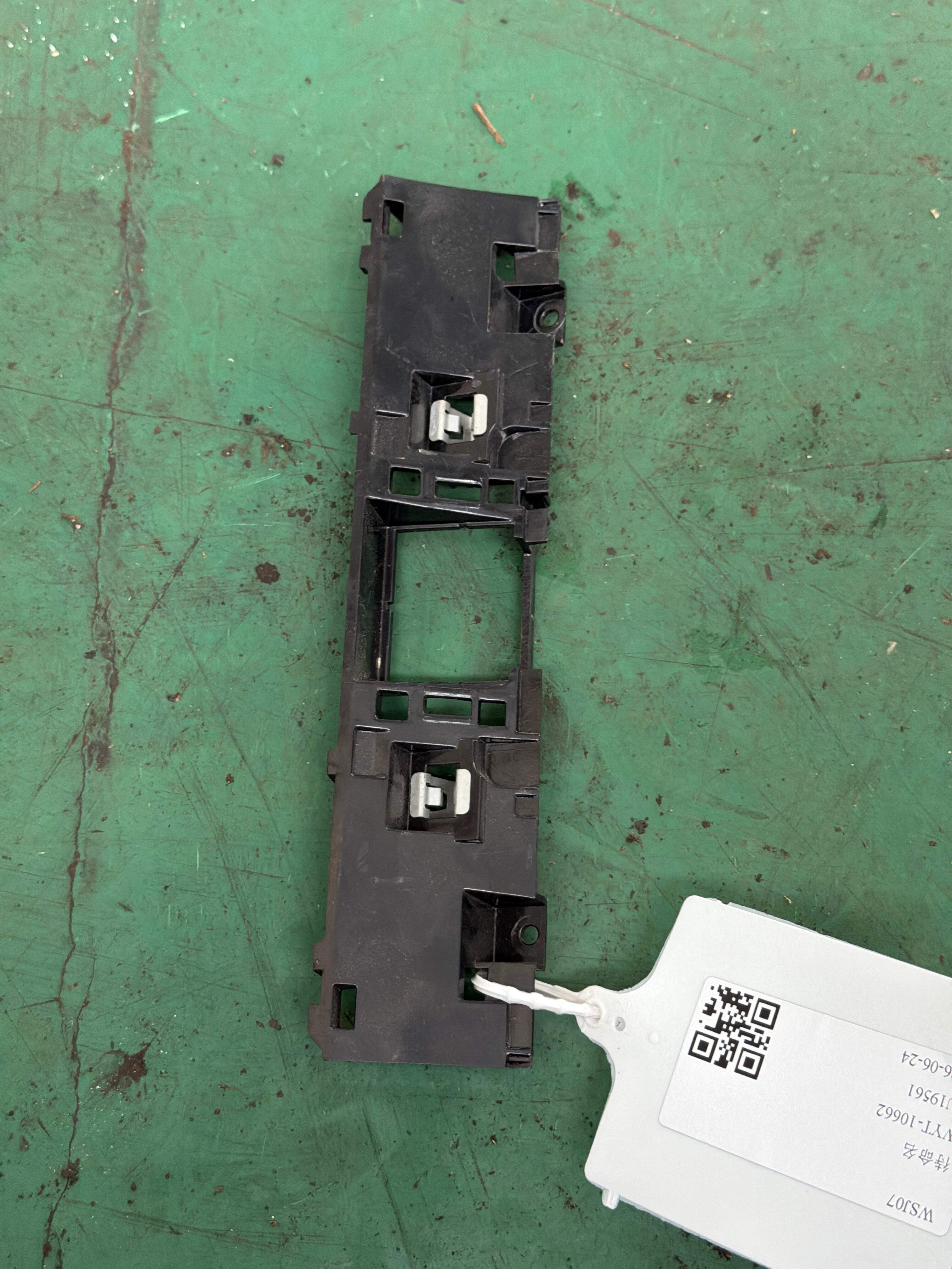 L3AA857318C 支架