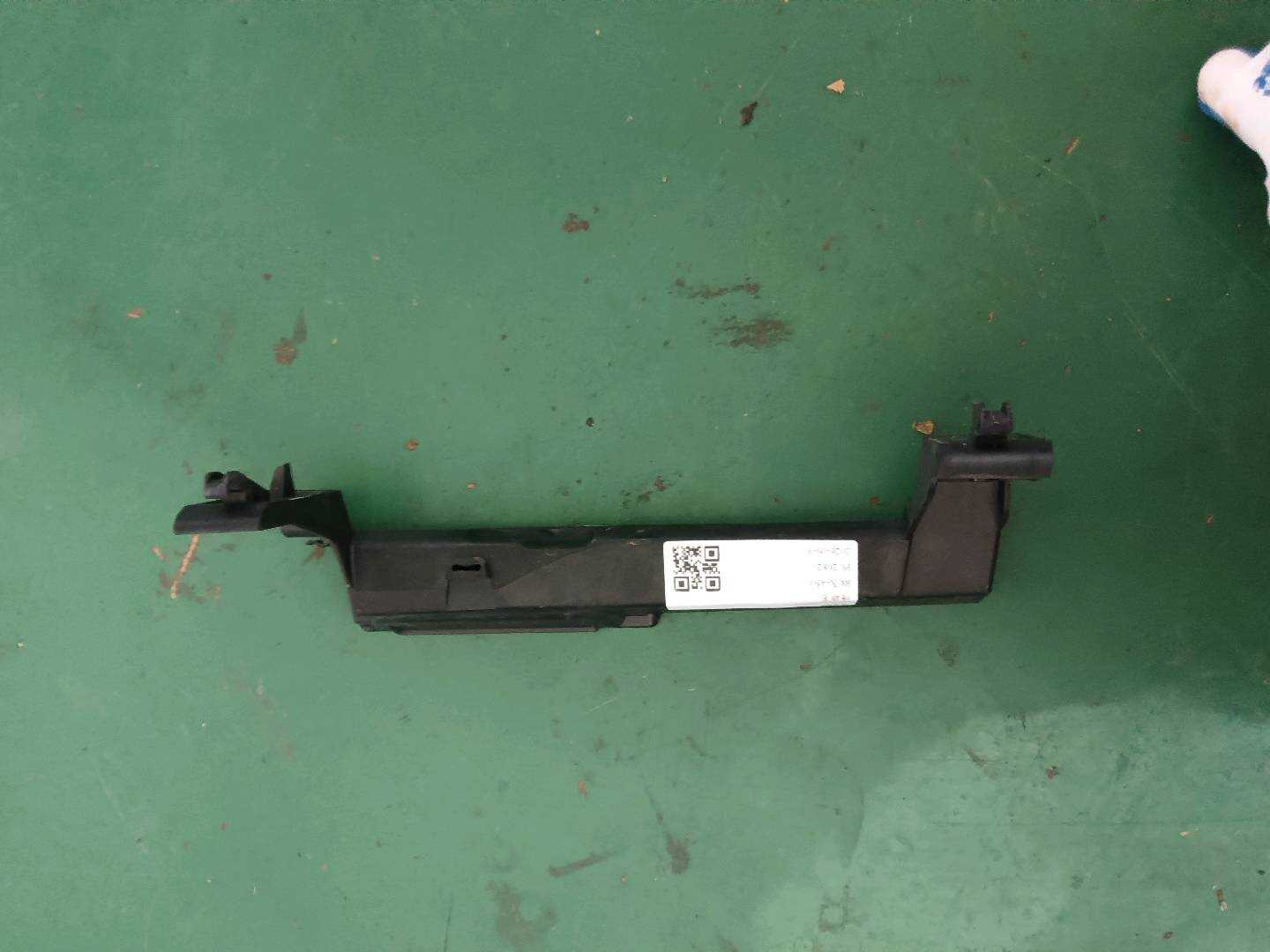 YL00521780 Rear Door Armrest Bracket, Left