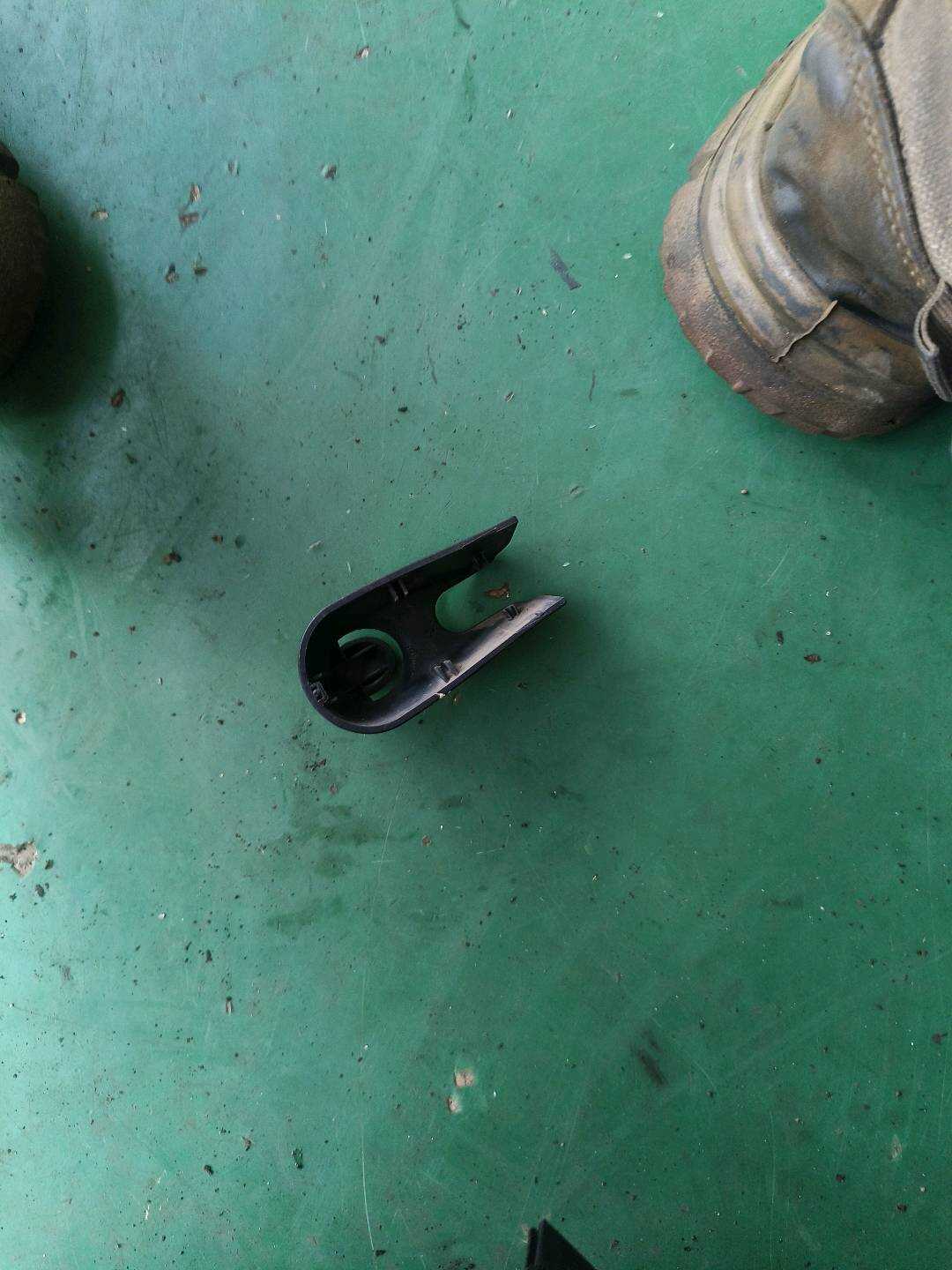 61627129282 尾盖玻璃雨刮臂盖
