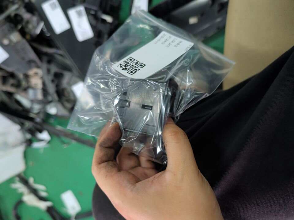 A25182005107E94 前门玻璃升降开关