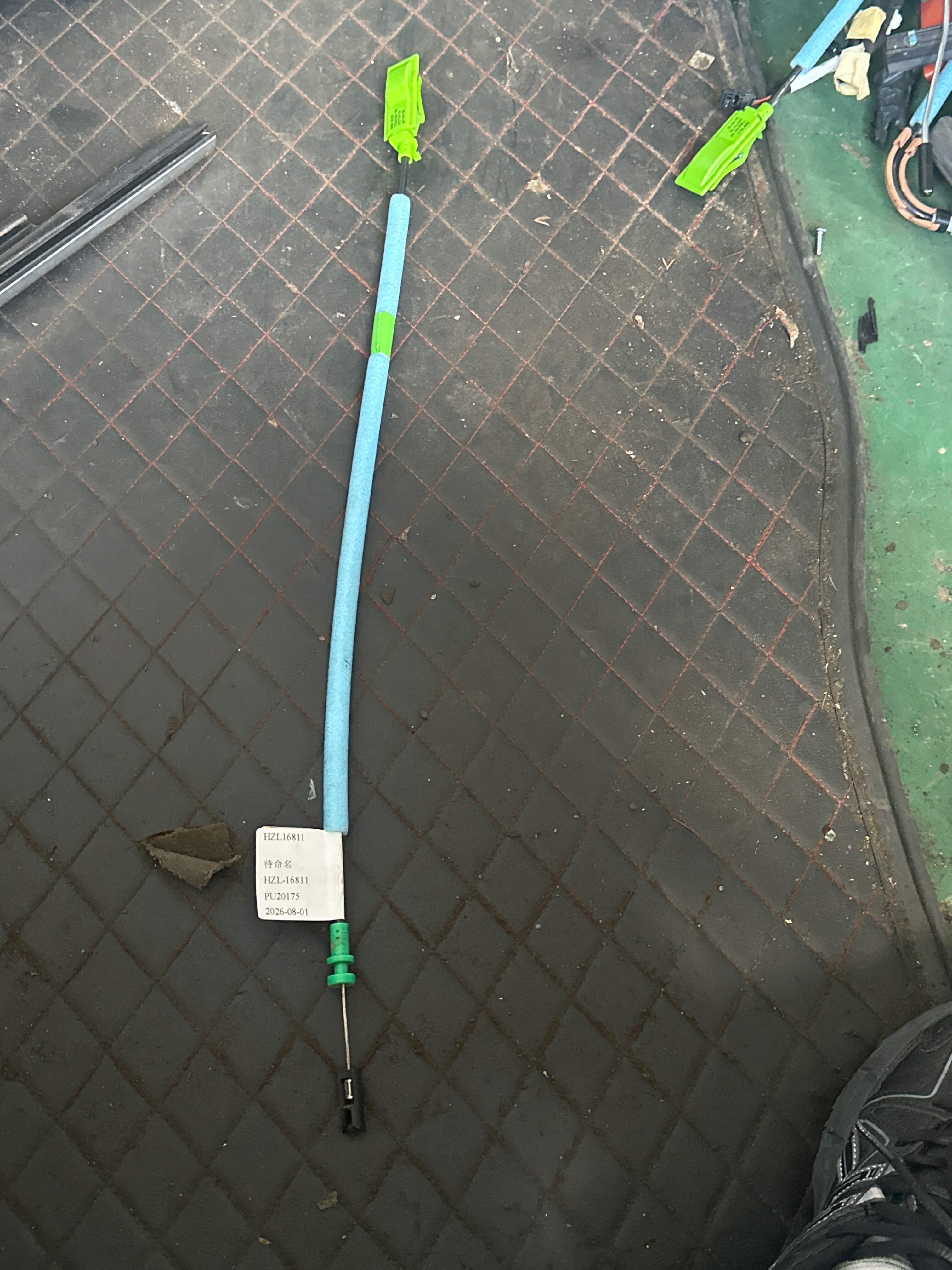 51227352420 后门内拉手拉线(右)