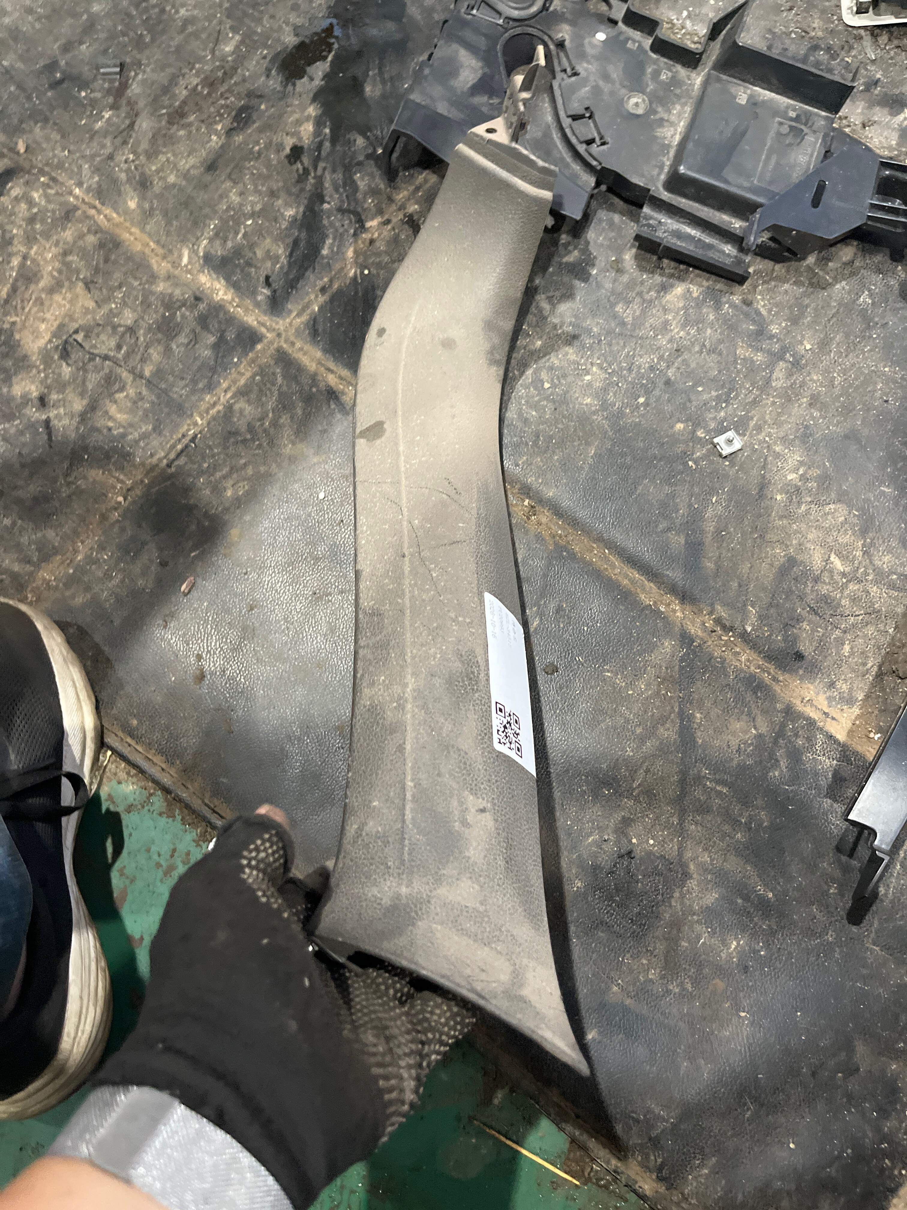4L0867608 Trunk Lid Trim Panel (Upper Right)