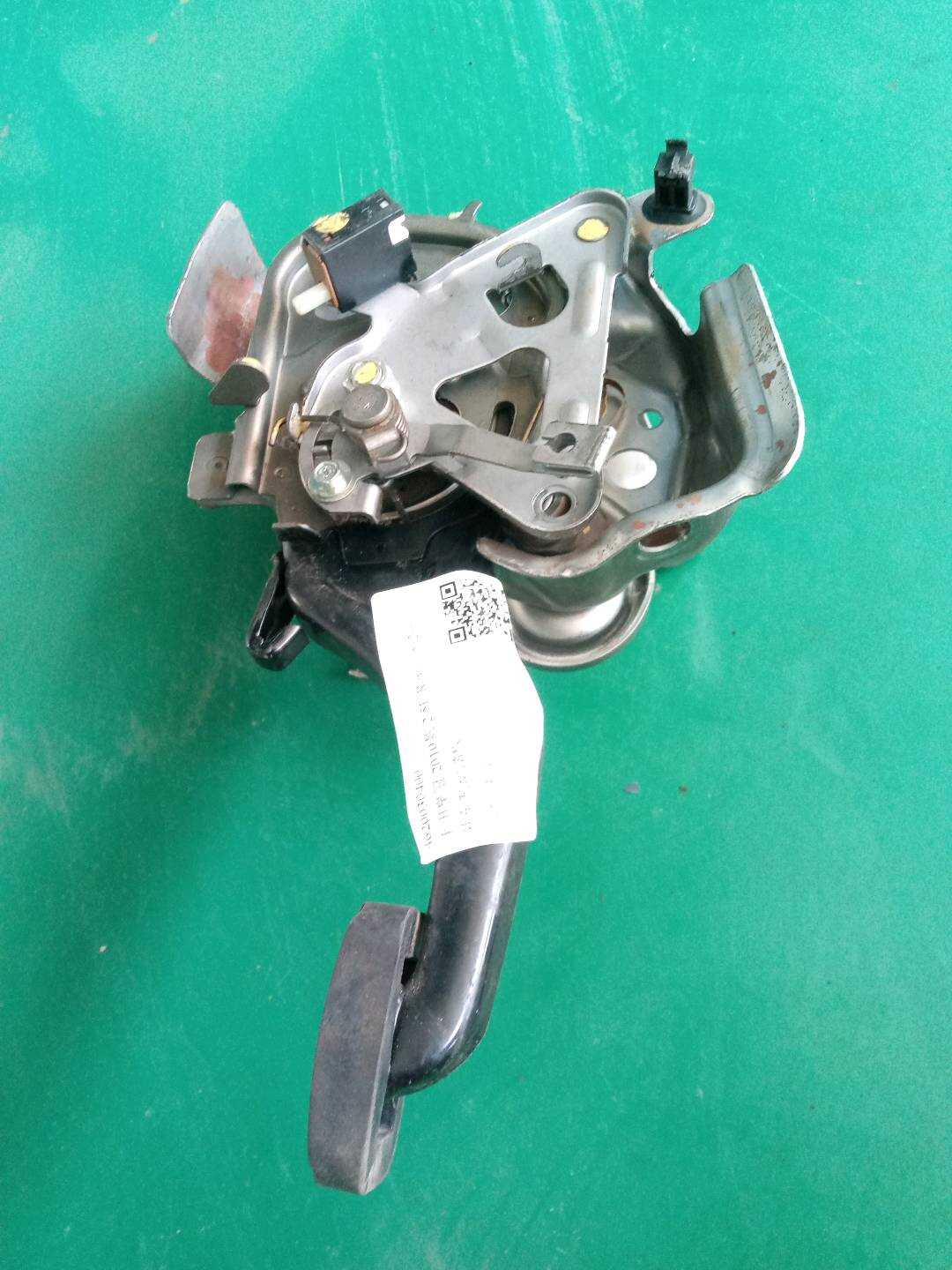 4620030400 Parking Brake Pedal