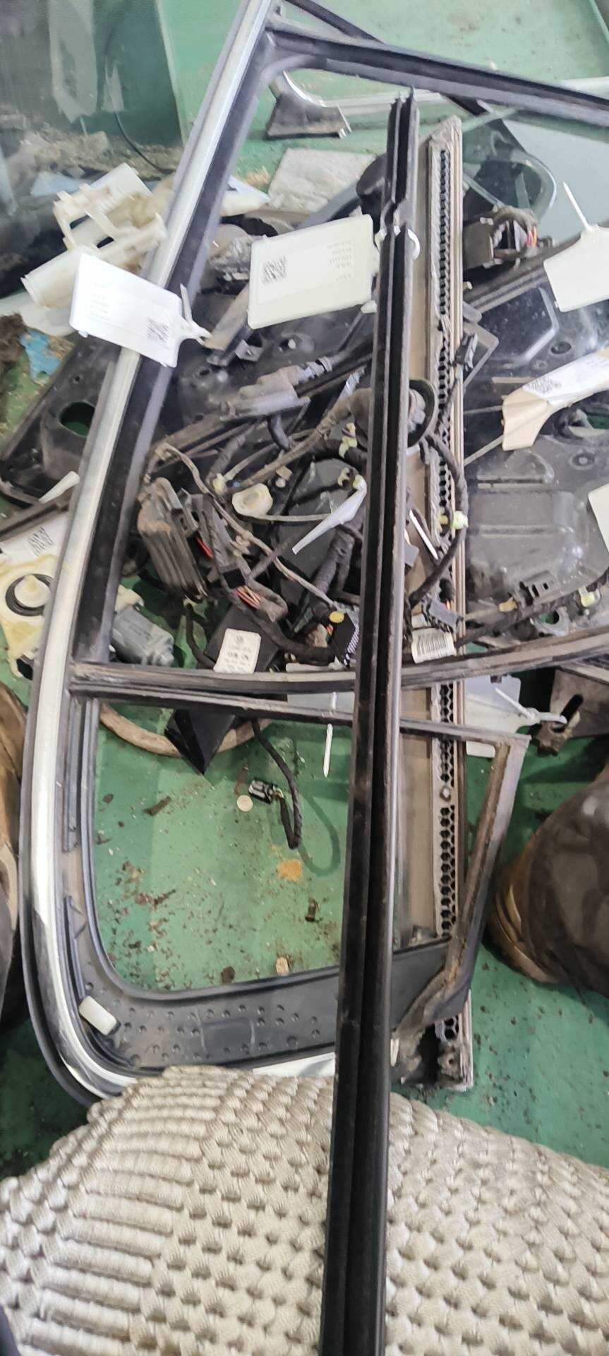 L3AD839472 后门玻璃压条(右内)