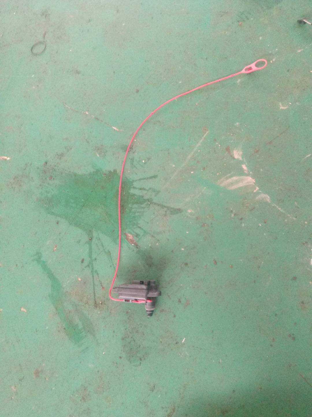 L8V0862153A 燃油箱门开启执行器