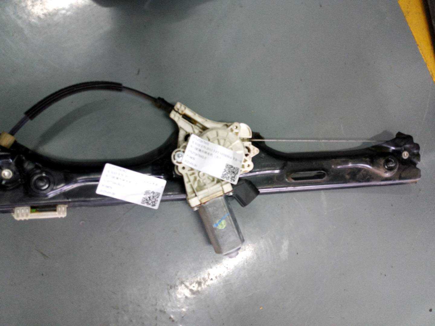 67627267692 前门玻璃升降电机（右）