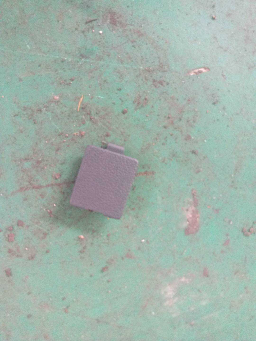 8WD863274 盖罩