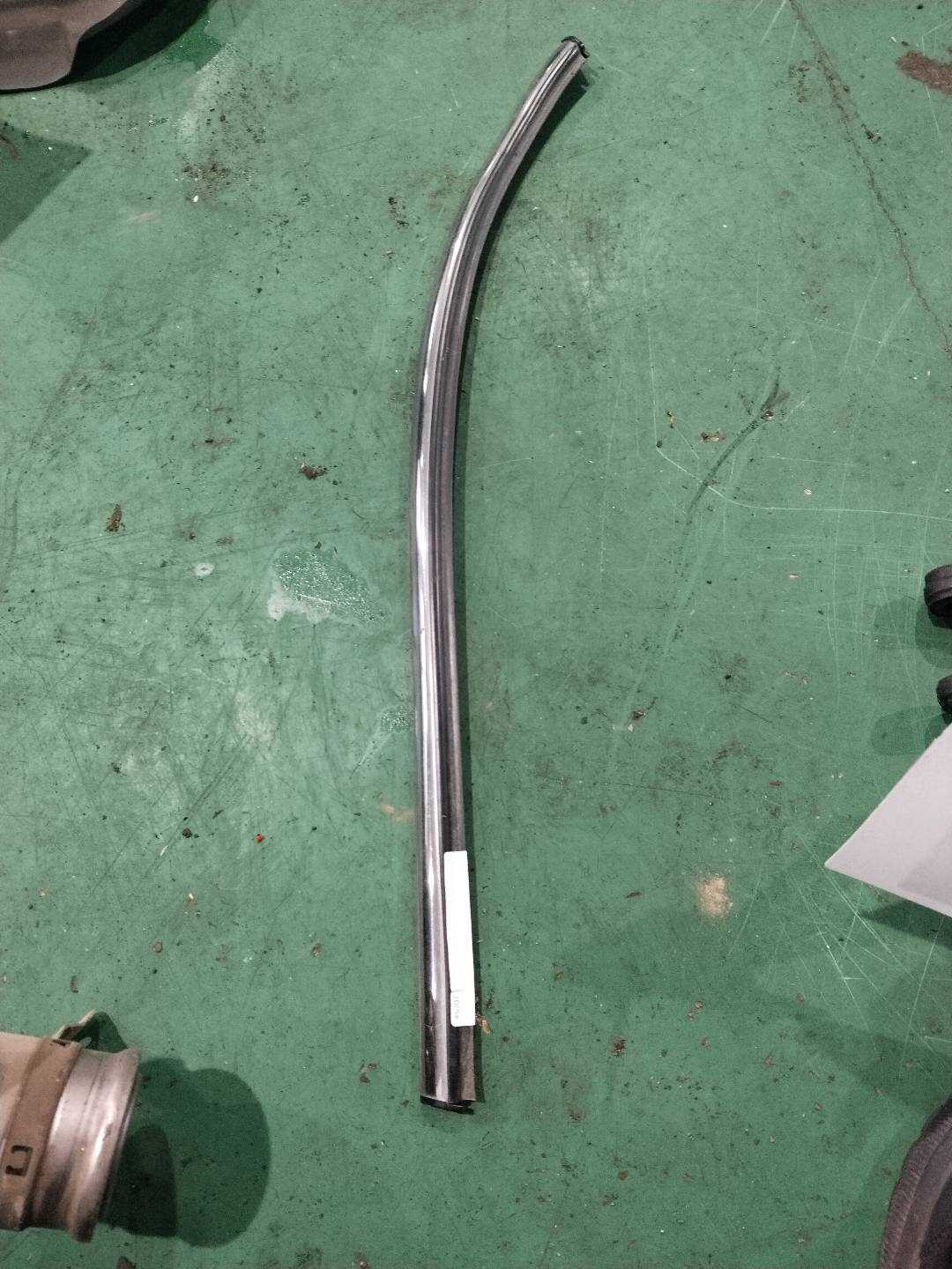 51379810476 定位条 右