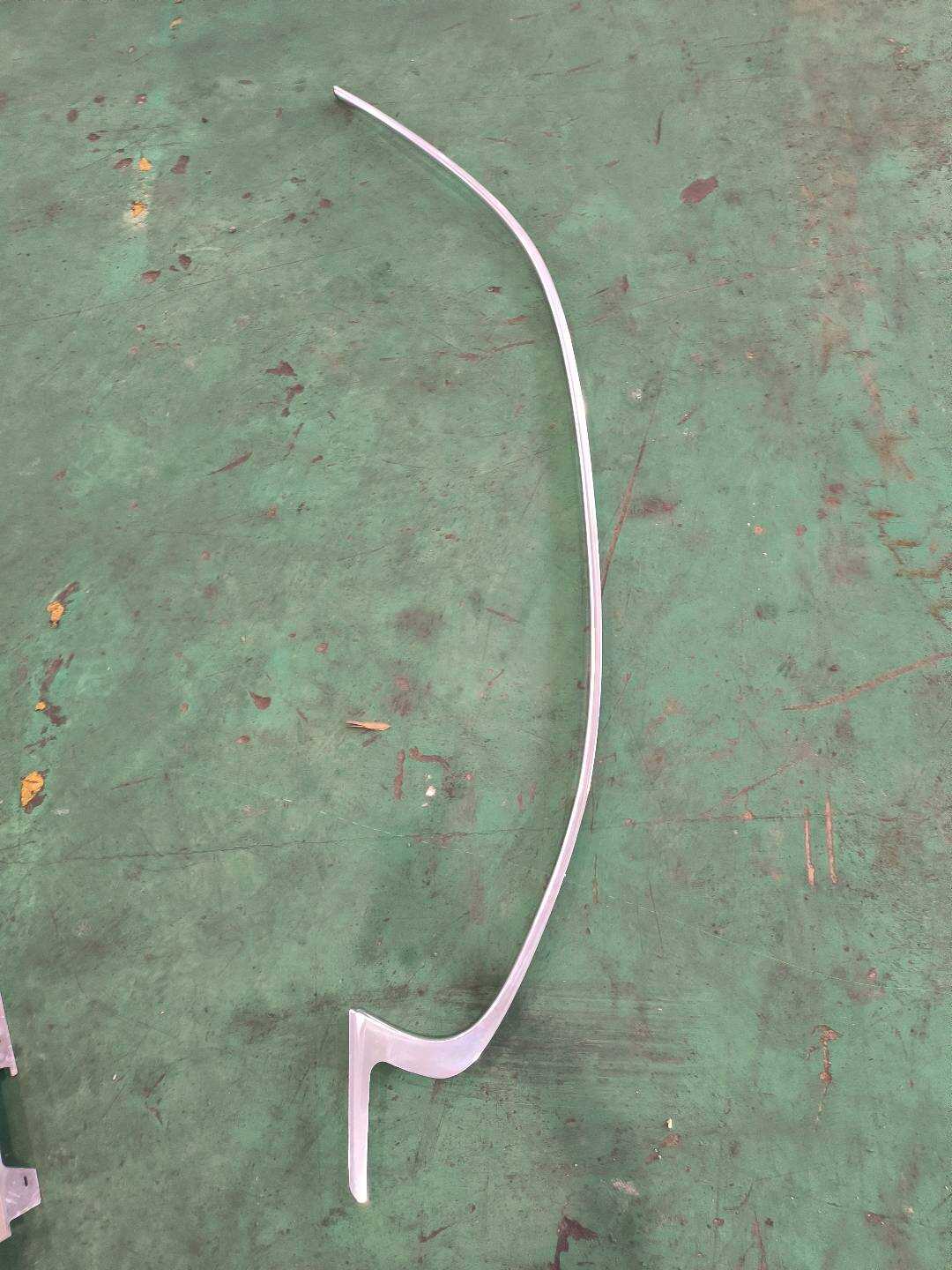 51357283585 侧车身车顶饰条(左)